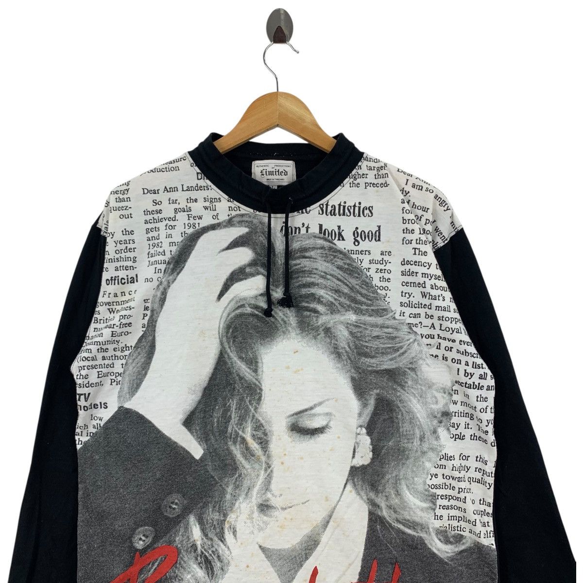 Vintage BERNADETTE CHIME Potrait Wording Newspaper Magazine Tshirt Size US L / EU 52-54 / 3 - 2 Thumbnail