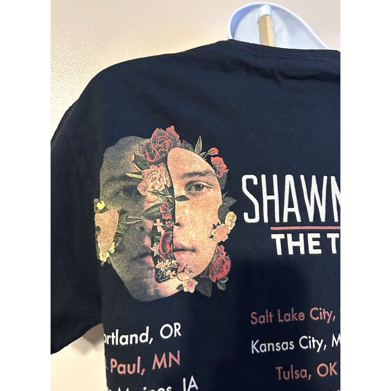 Fruit Of The Loom Shawn Mendes The Tour 2019 Shirt Women Small Black Short Sleeve Double Sided Size S / US 4 / IT 40 - 3 Thumbnail