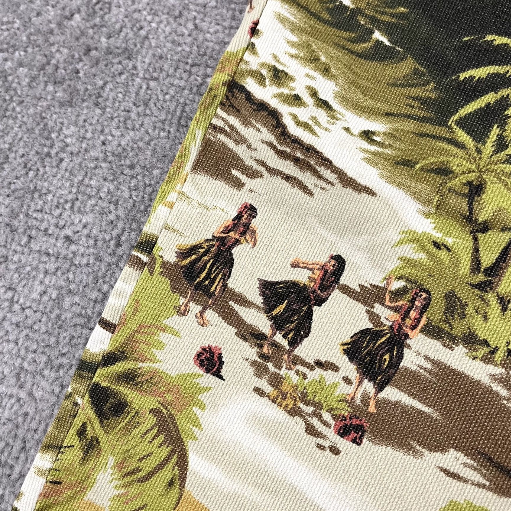 Tommy Bahama Tommy Bahama Shorts Mens 38 / 10" Aloha Hula Girls Hawaiian Bedford Bay Chino Size US 38 / EU 54 - 2 Thumbnail