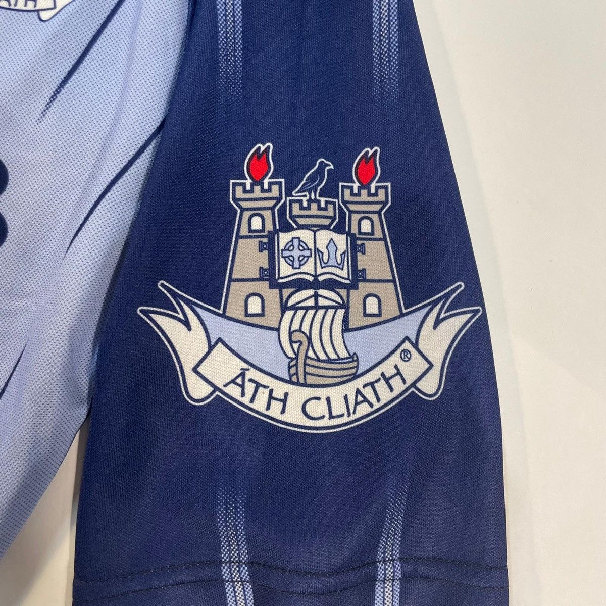 O'Neills Arnotts ath cliath GAA O’neills jersey shirt tee navy y2k Size US M / EU 48-50 / 2 - 7 Thumbnail