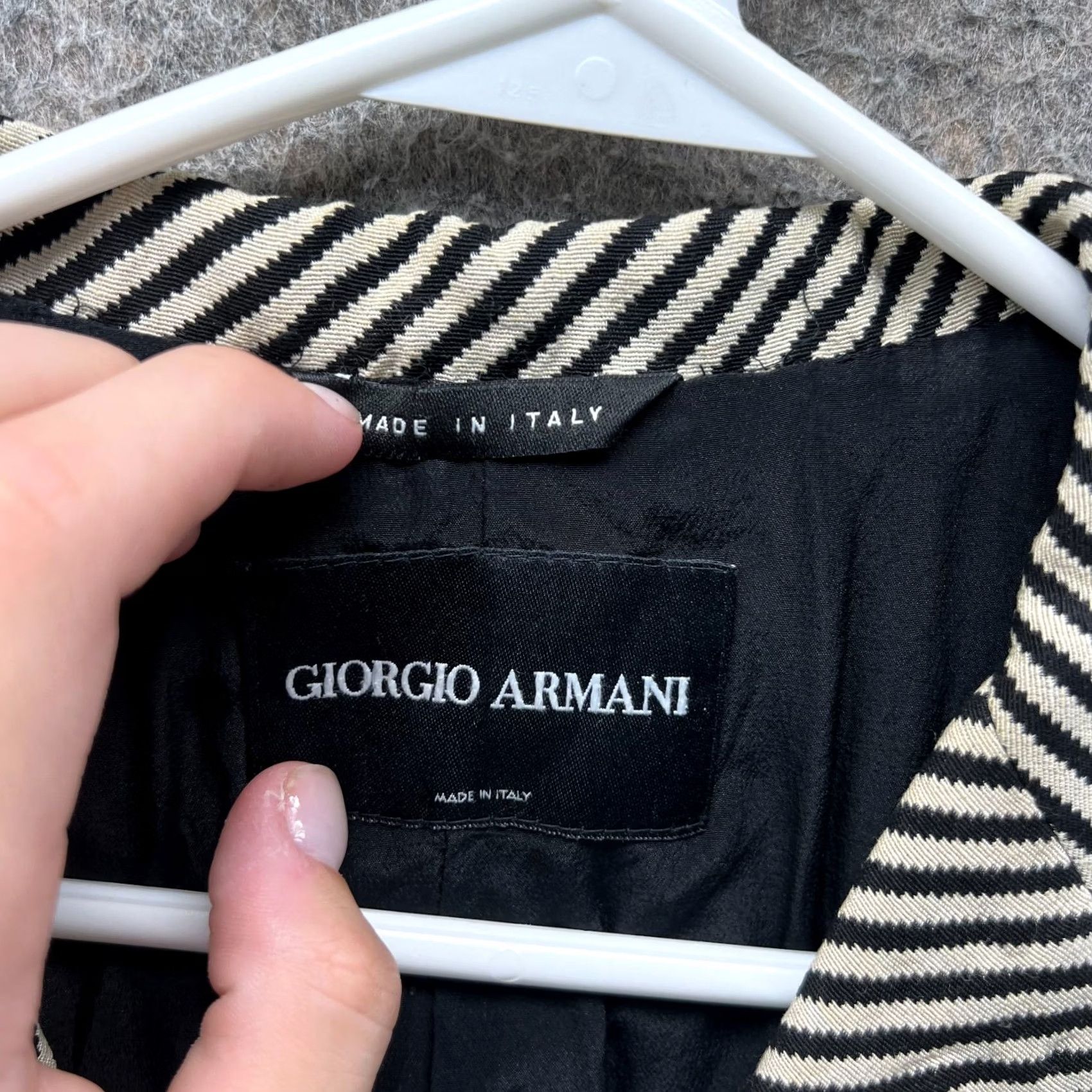 Giorgio Armani VINTAGE Giorgio Armani Blazer Womens 32 Black Beige Striped Wool Made in Italy Jacket Size XXS / US 00 / IT 34 - 3 Thumbnail