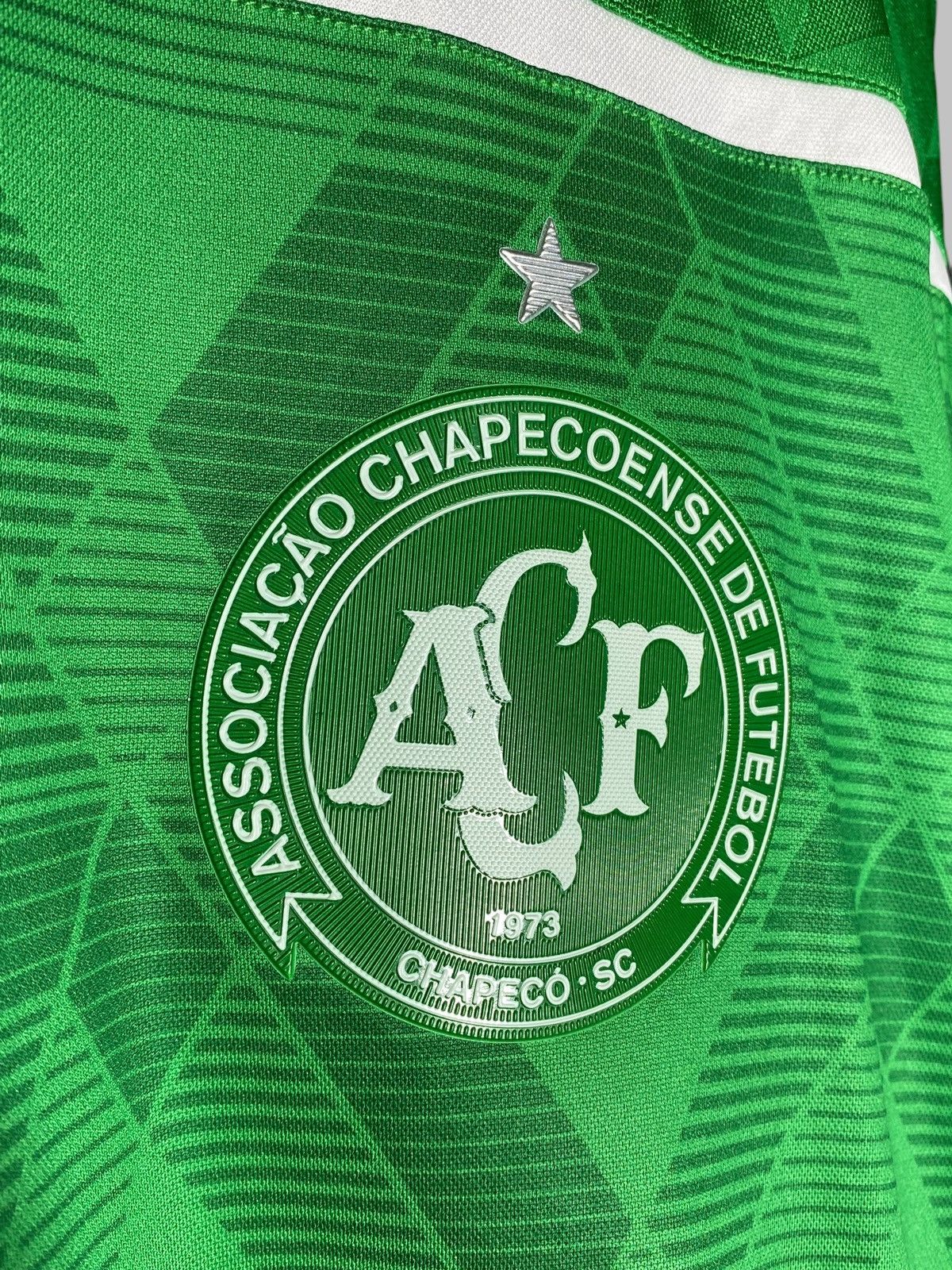 Umbro Umbro Chapecoense FC 2020 Home Football Shirt Size US L / EU 52-54 / 3 - 5 Thumbnail
