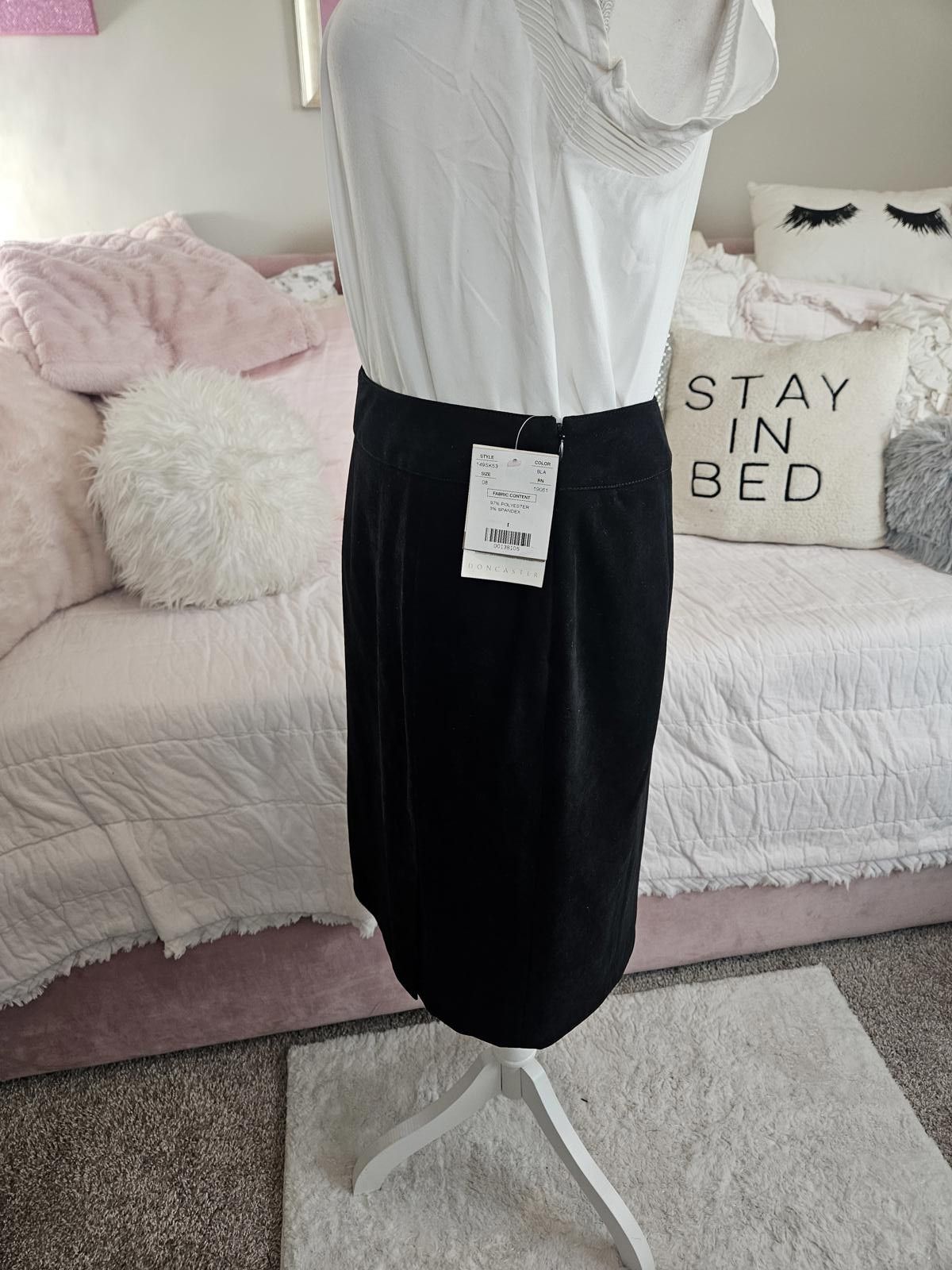 Designer Nwt Doncaster Elegant Black Suede Like Skirt with Zip Detail Size 30" / US 8 / IT 44 - 2 Thumbnail