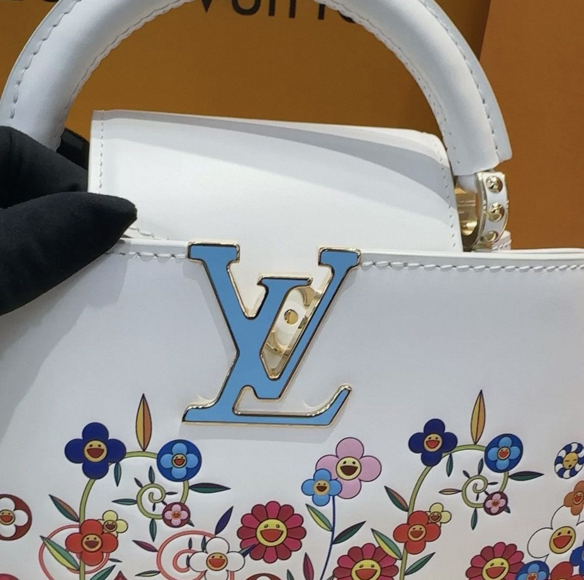 Louis Vuitton × Takashi Murakami Louis Vuitton x Takashi Murakami Capucines White Leather Bag Size ONE SIZE - 7 Thumbnail