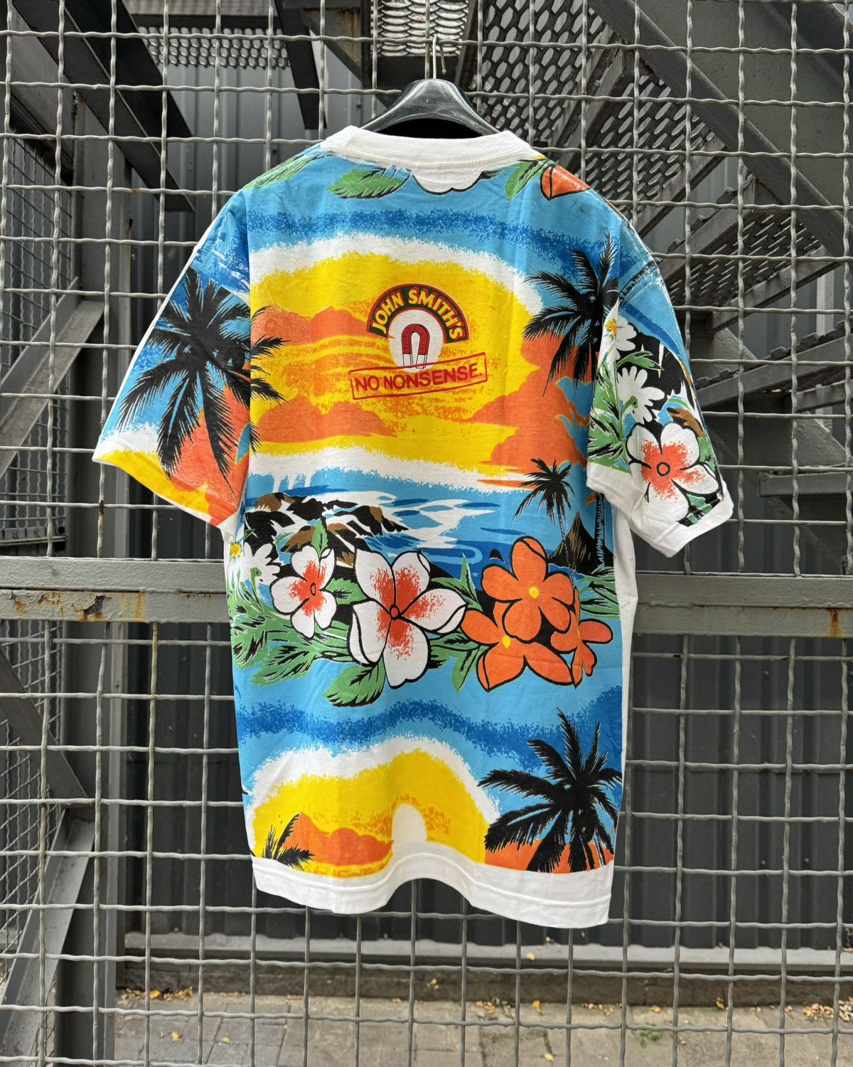 Vintage Vintage 90s John Smith Beer T Shirt Over Print Size US XL / EU 56 / 4 - 1 Thumbnail