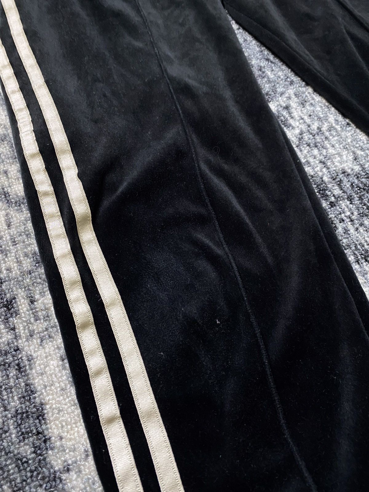 Adidas × Vintage Vintage Adidas Pants 3-Stripes Black Velours Y2K STYLE 90s Size 30" / US 8 / IT 44 - 7 Thumbnail