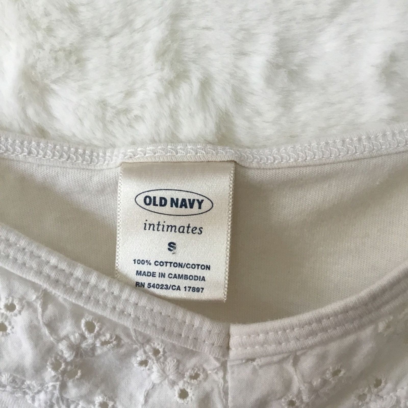 Old Navy Old Navy White Embroidered Camisole Size S / US 4 / IT 40 - 6 Thumbnail