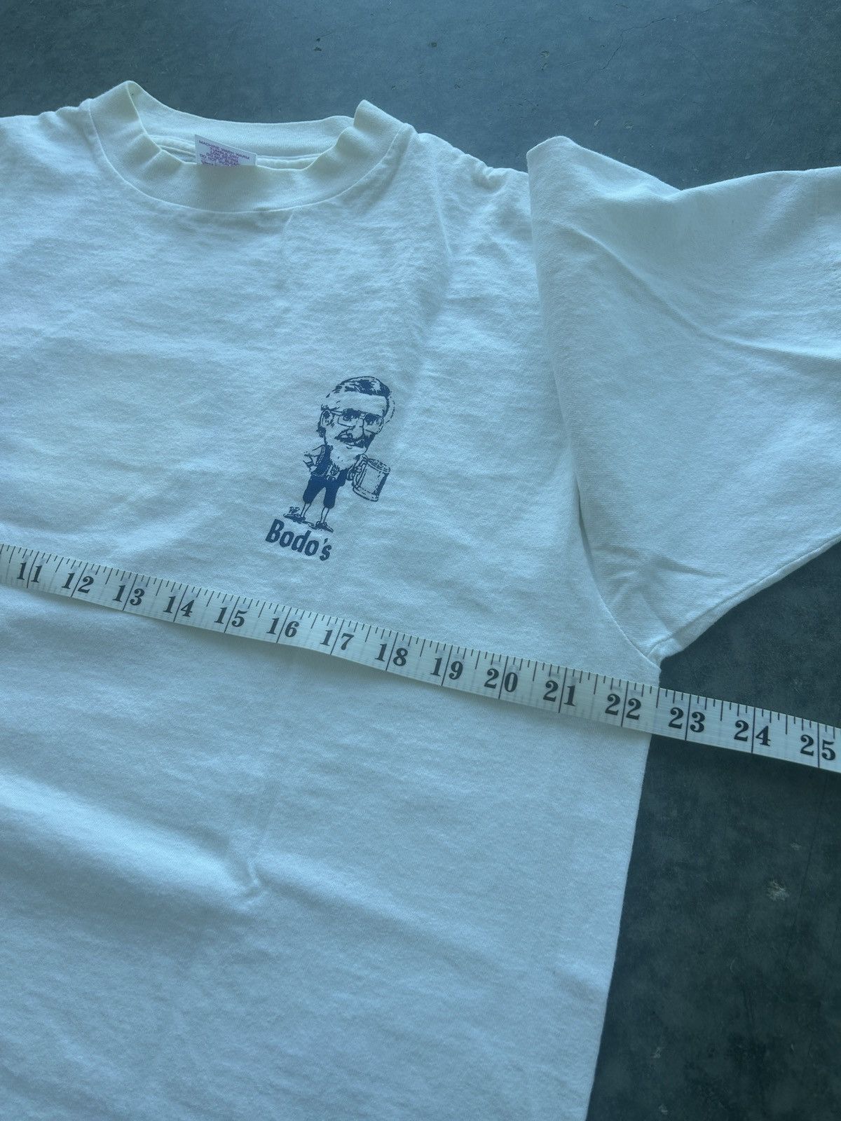Vintage Vintage 90s Bodos German Restaurant Moon Graphic Tee Size US L / EU 52-54 / 3 - 10 Thumbnail