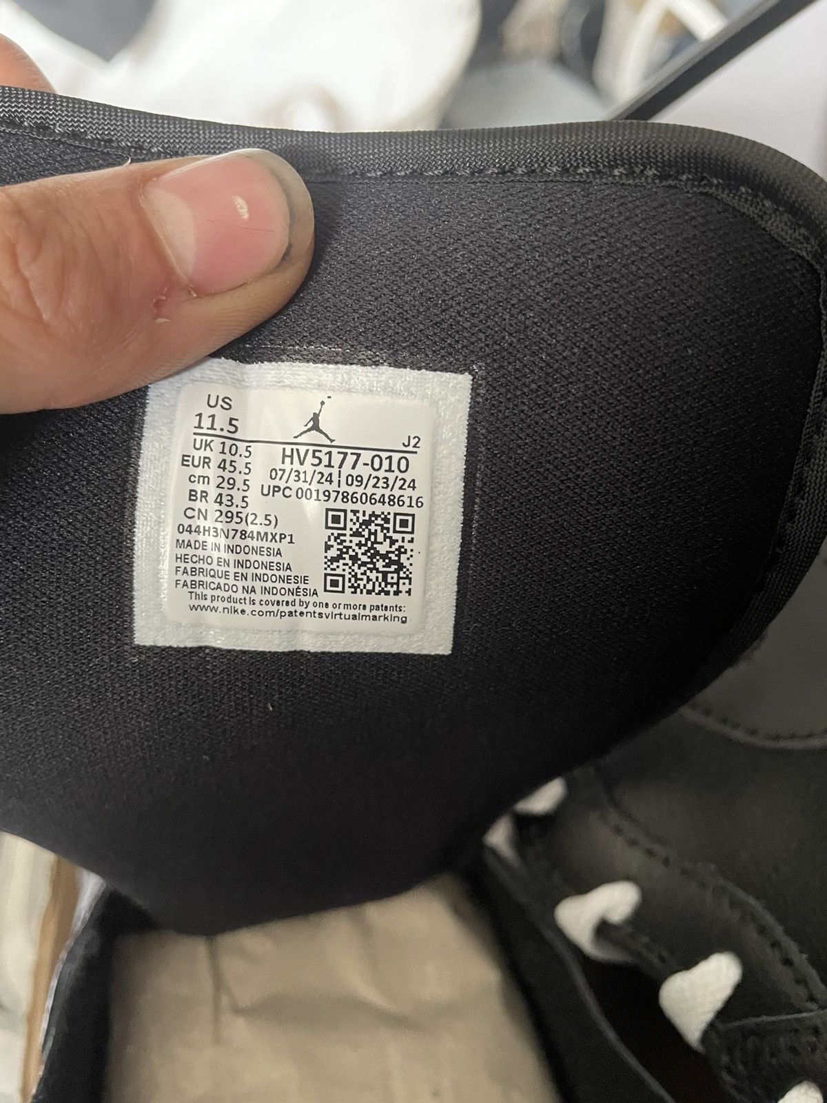 Nike - Nike Air Jordan 1 Mid Se BLACK-WOLF GREY Size US 11.5 / EU 44-45 - 7 Thumbnail