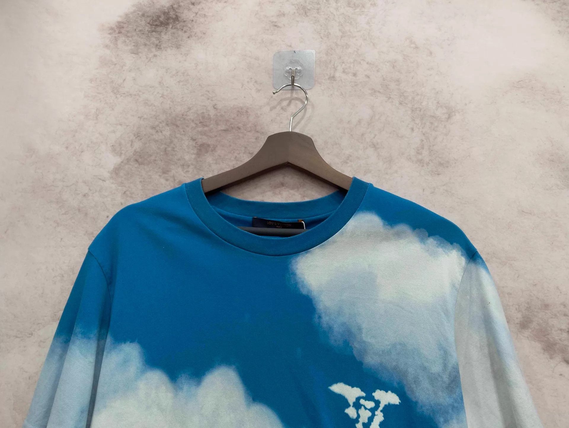 Louis Vuitton LV Blue Sky White Cloud short Tee L Size US L / EU 52-54 / 3 - 3 Thumbnail