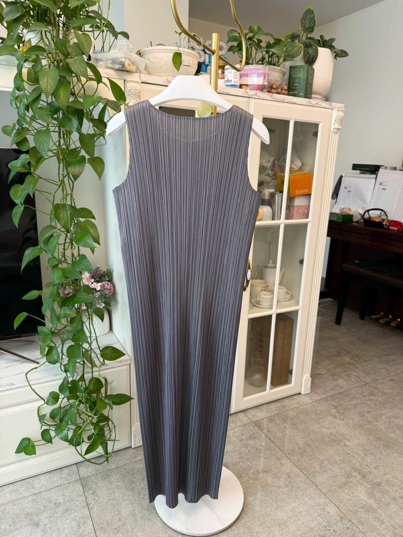 Other Issey Miyake size:2 Dark grey pleated sleeveless dress Size XS / US 0-2 / IT 36-38 - 5 Thumbnail