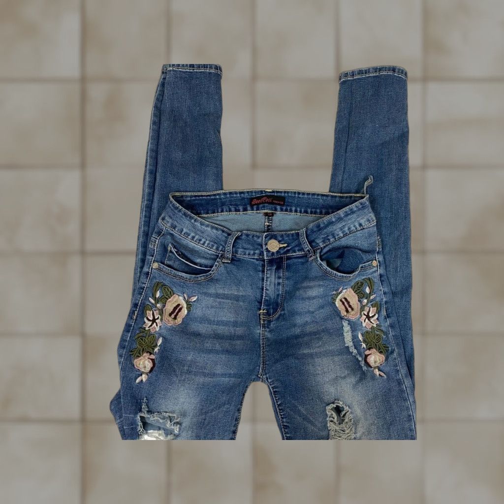 Vintage Bee Ceci Jeans women’s 8 blue skinny distressed floral Size 30" / US 8 / IT 44 - 1 Thumbnail