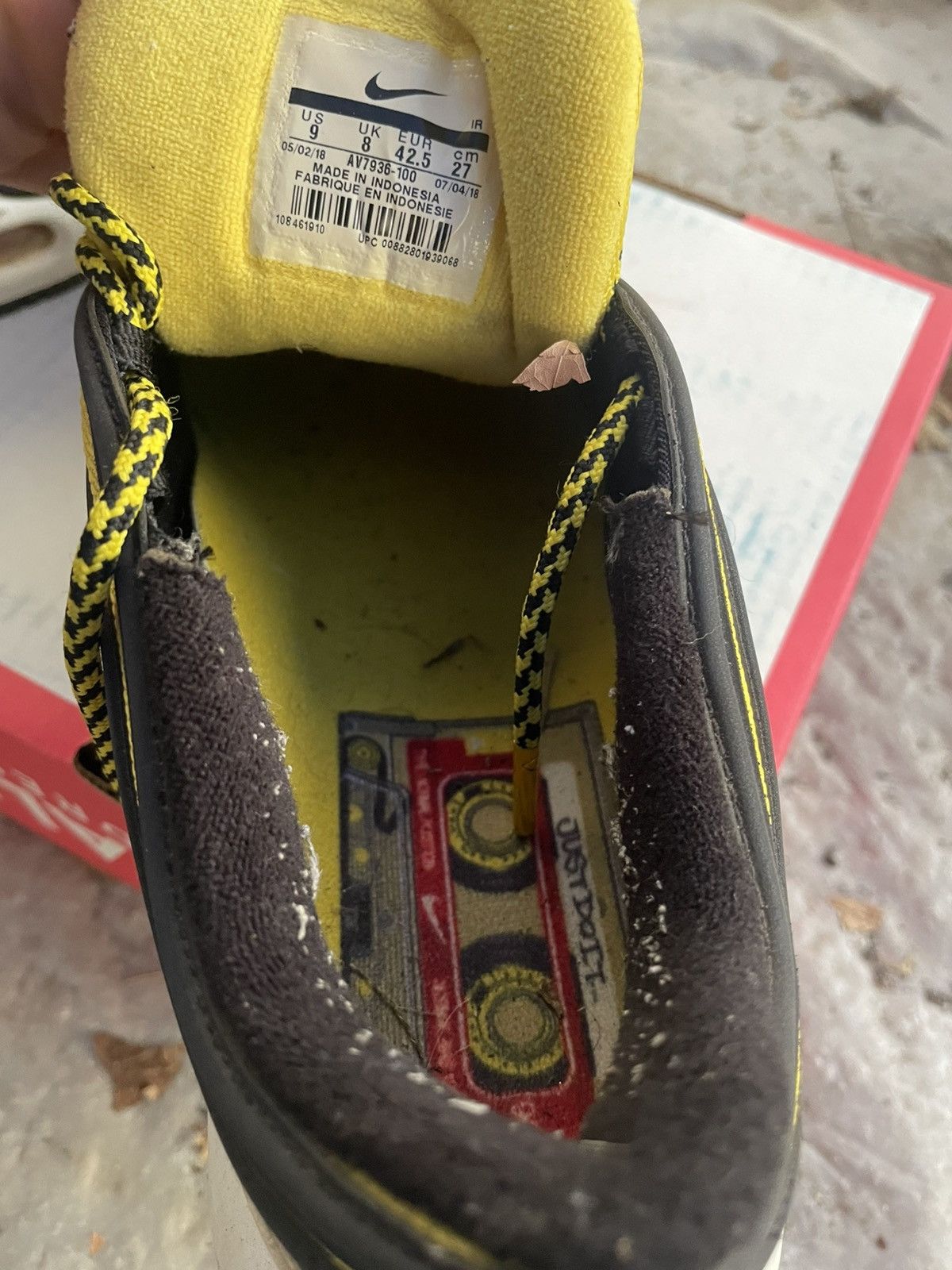 Nike Nike Air Max 97 trainers in yellow and black Size US 9 / EU 42 - 4 Thumbnail