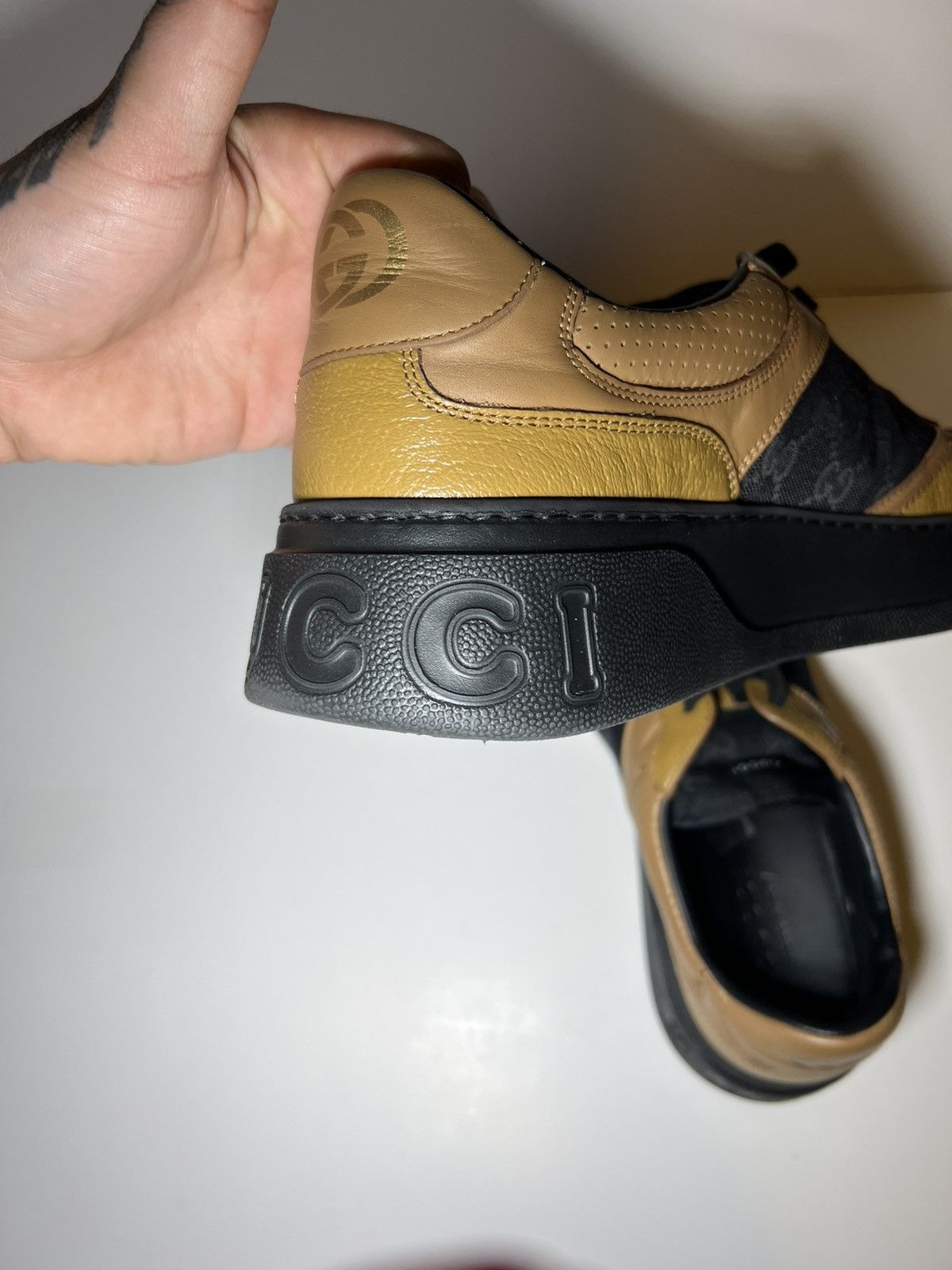 Gucci Gucci GG Supreme Embossed Chunk Low Camel and black leather Size US 13 / EU 46 - 11 Thumbnail