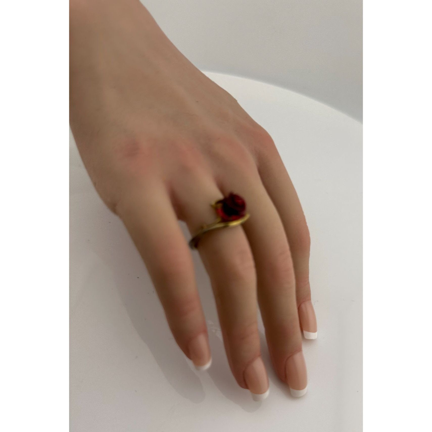 Other Women's Beautiful Gold Tone Red Rose Flower Ring Size ONE SIZE - 9 Thumbnail