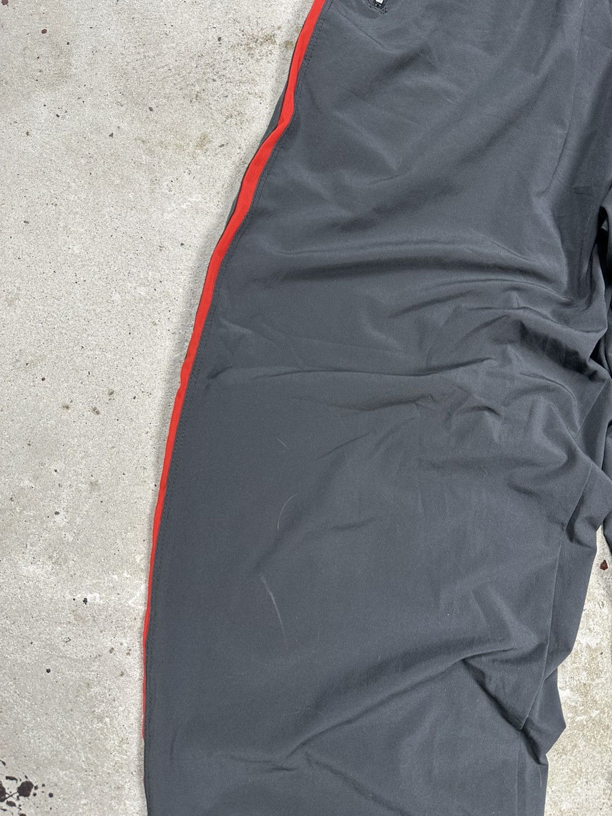 Nike × Vintage Vintage Y2K Nike Grey Baggy Track Pants Swoosh Size US 34 / EU 50 - 5 Thumbnail