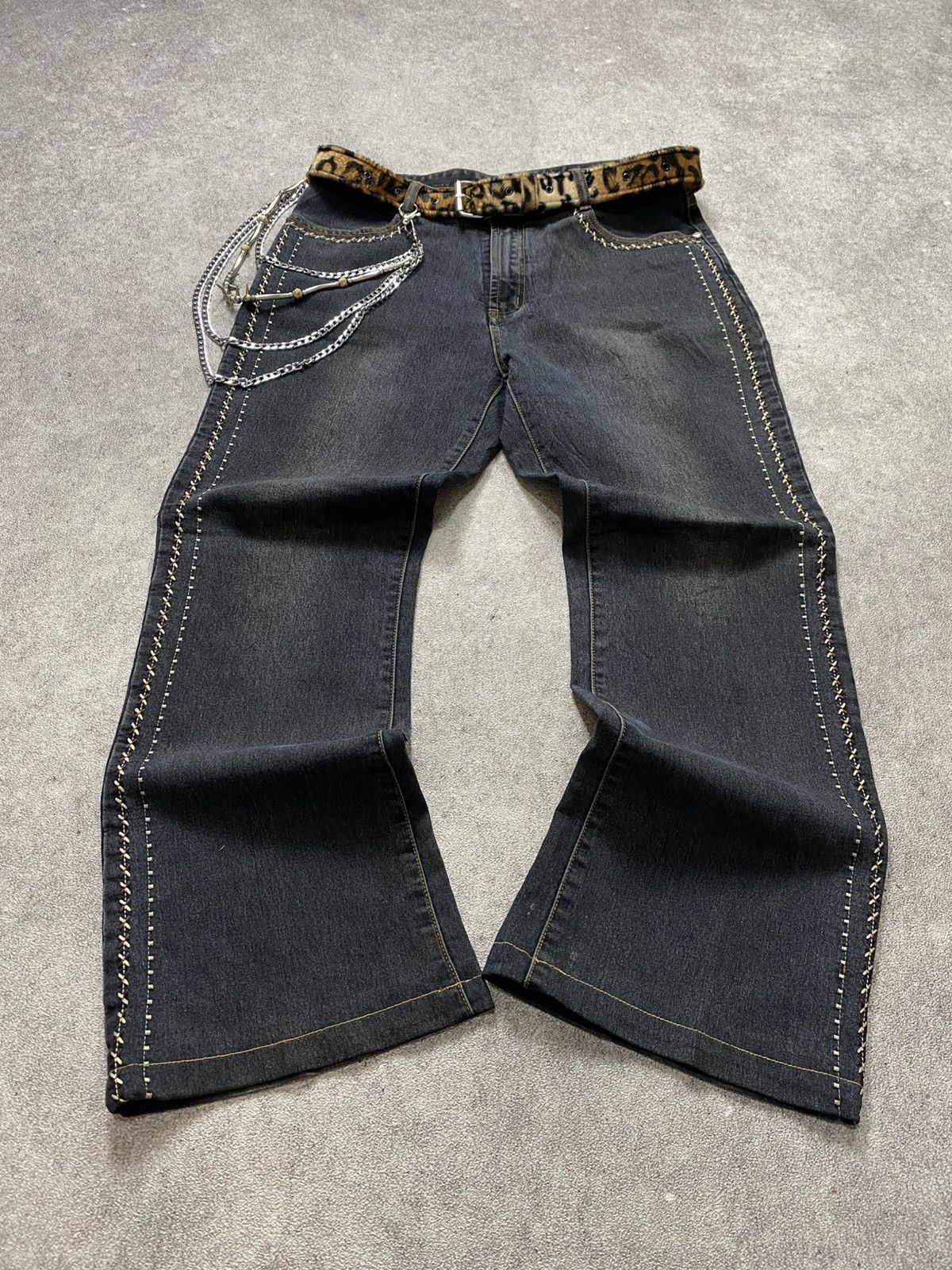 If Six Was Nine × Japanese Brand × Le Grande Bleu (L.G.B.) 2000s Toreh white stich flare jean Size US 33 - 1 Thumbnail