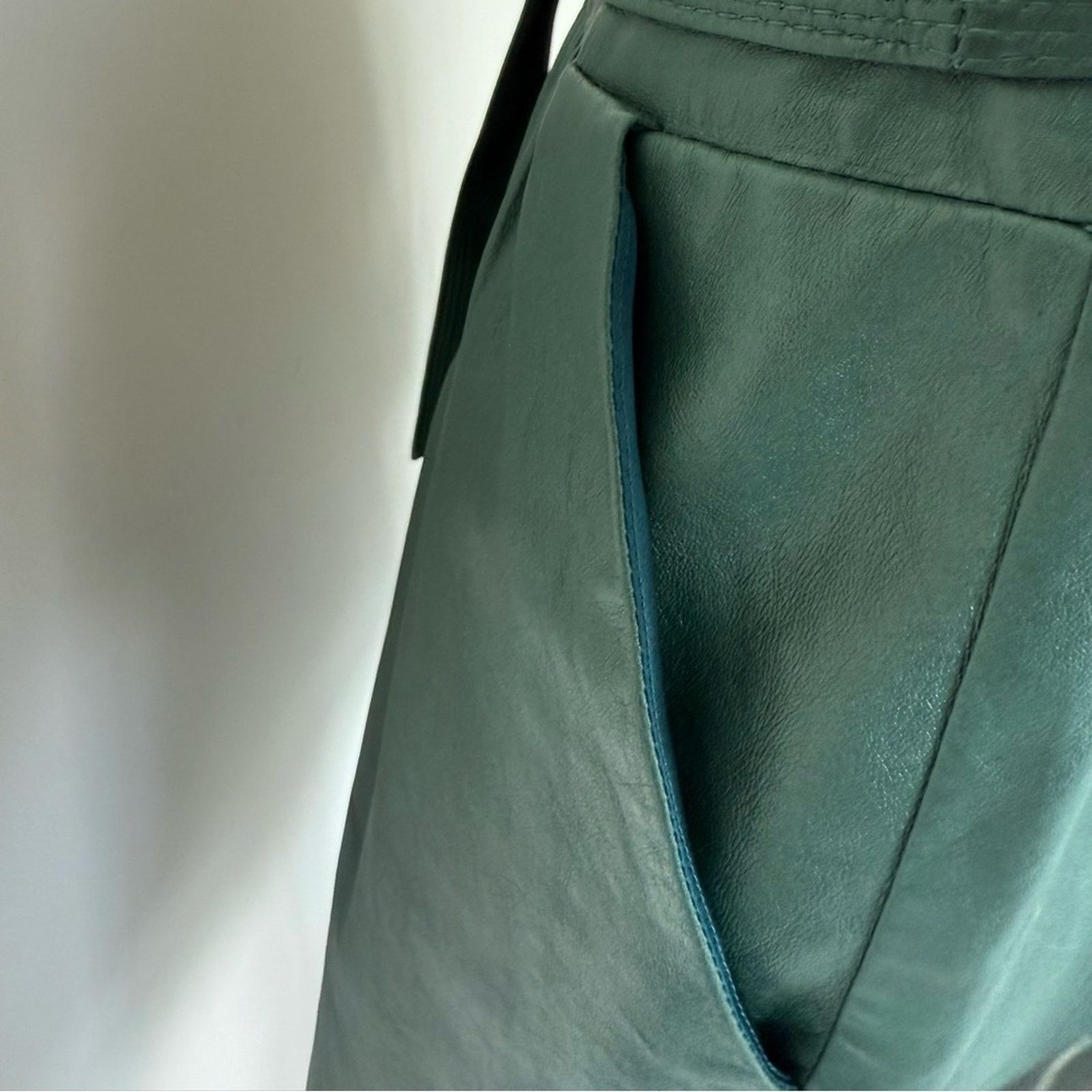 Elie Tahari Elie Tahari women leather skirt size 8 US Retail 850$ Size 30" / US 8 / IT 44 - 6 Thumbnail