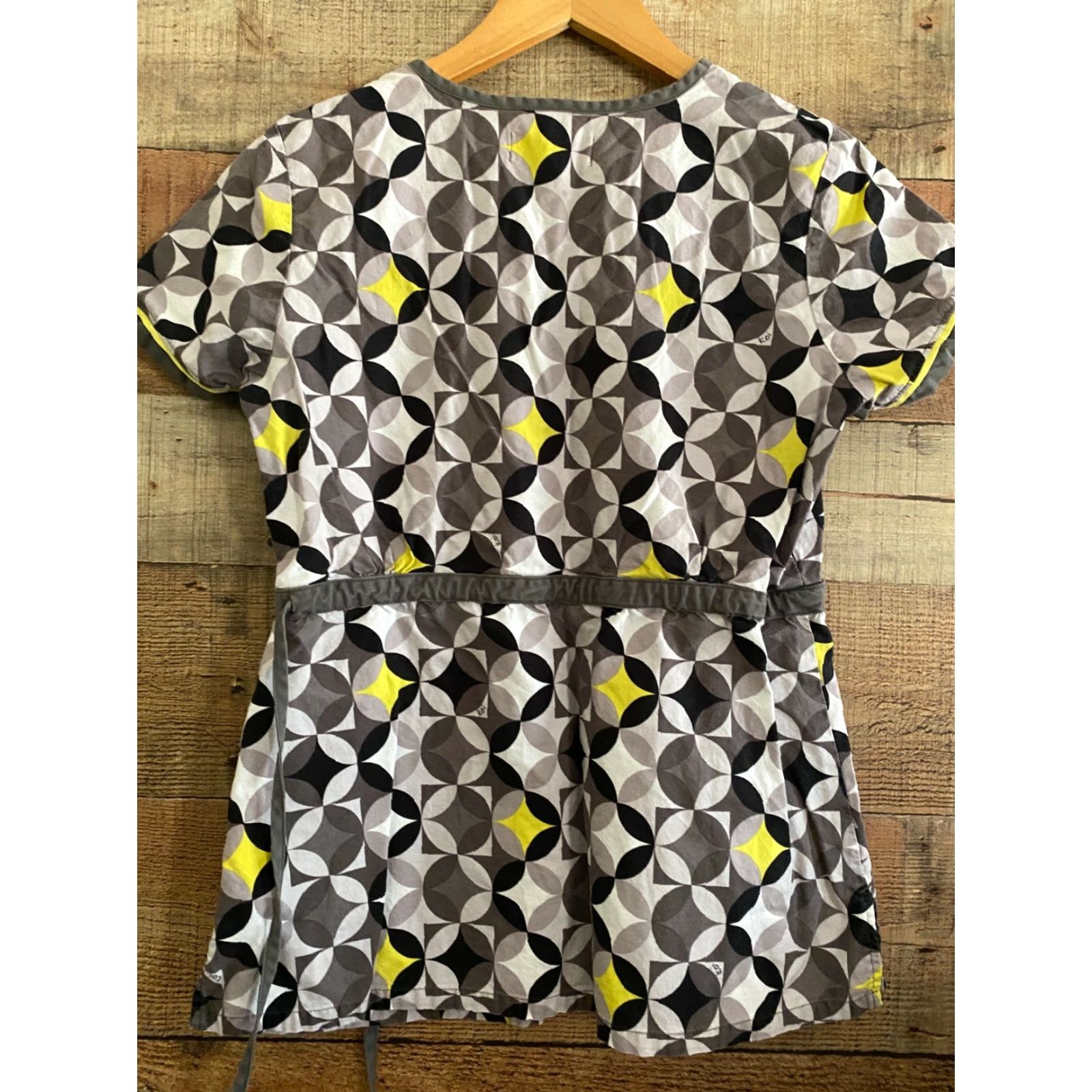 Koio Koi by Kathy Peterson Scrub Top Women S Multi-Color Medical Dental Yellow Black White Shirt Size US S / EU 44-46 / 1 - 5 Thumbnail