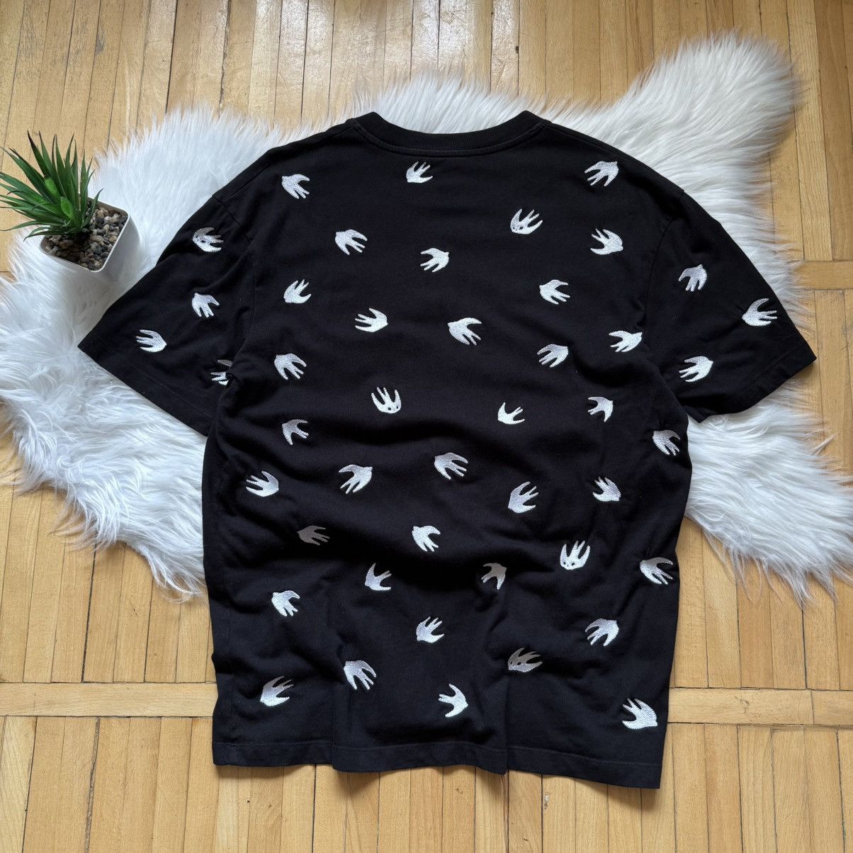 Alexander McQueen 📌Alexander McQueen MCQ Swallow Monogram Logo Tee T-shirt Size US M / EU 48-50 / 2 - 9 Thumbnail