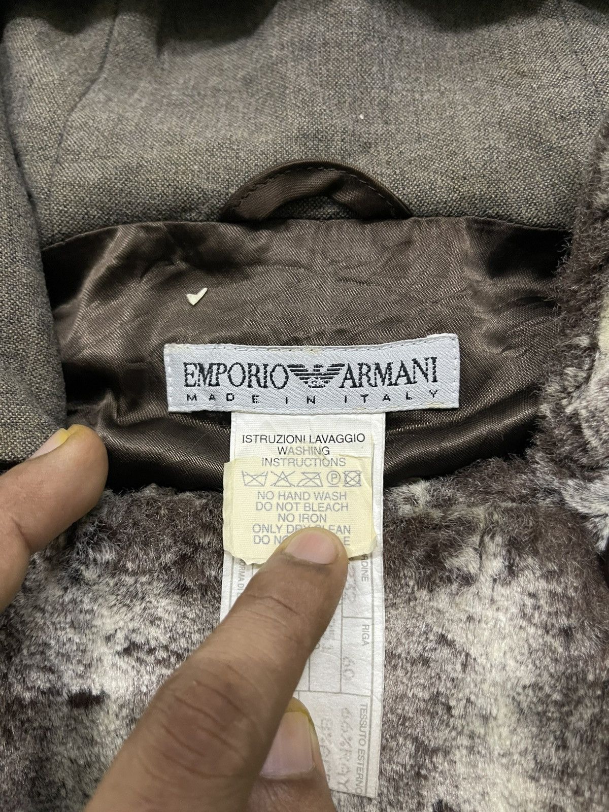 Emporio Armani 1990s EMPORIO ARMANI FURRY HOODED UNISEX JACKET RARE Size M / US 6-8 / IT 42-44 - 11 Thumbnail