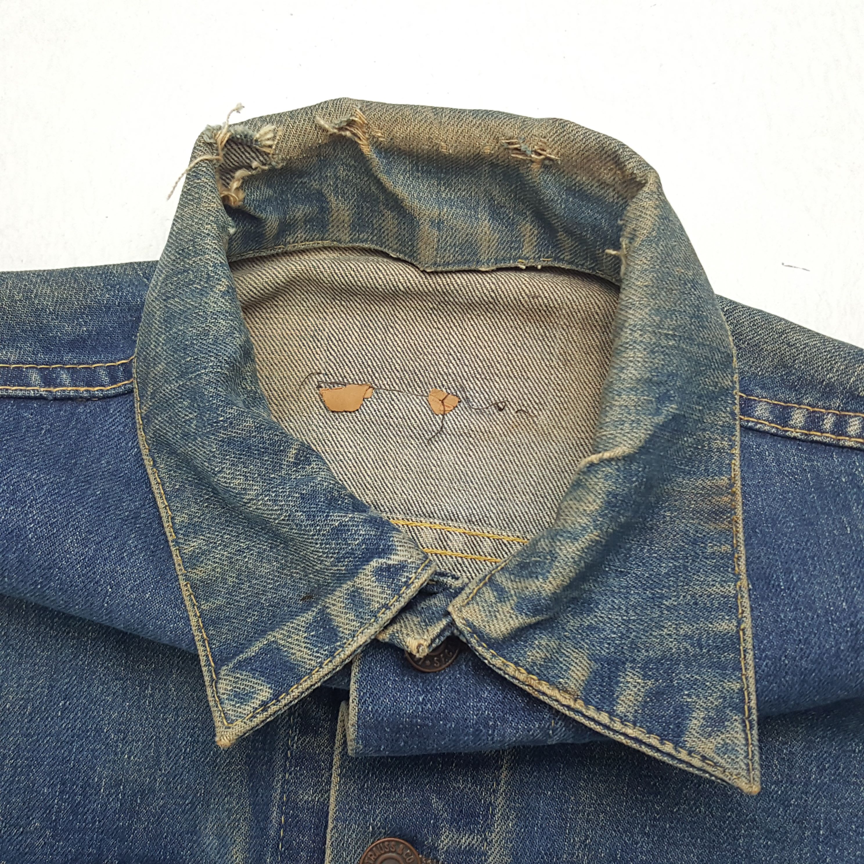 Levi's × Vintage Vintage Levi's 501 Big E Distressed Sleeveless Denim Jacket Size US S / EU 44-46 / 1 - 4 Thumbnail