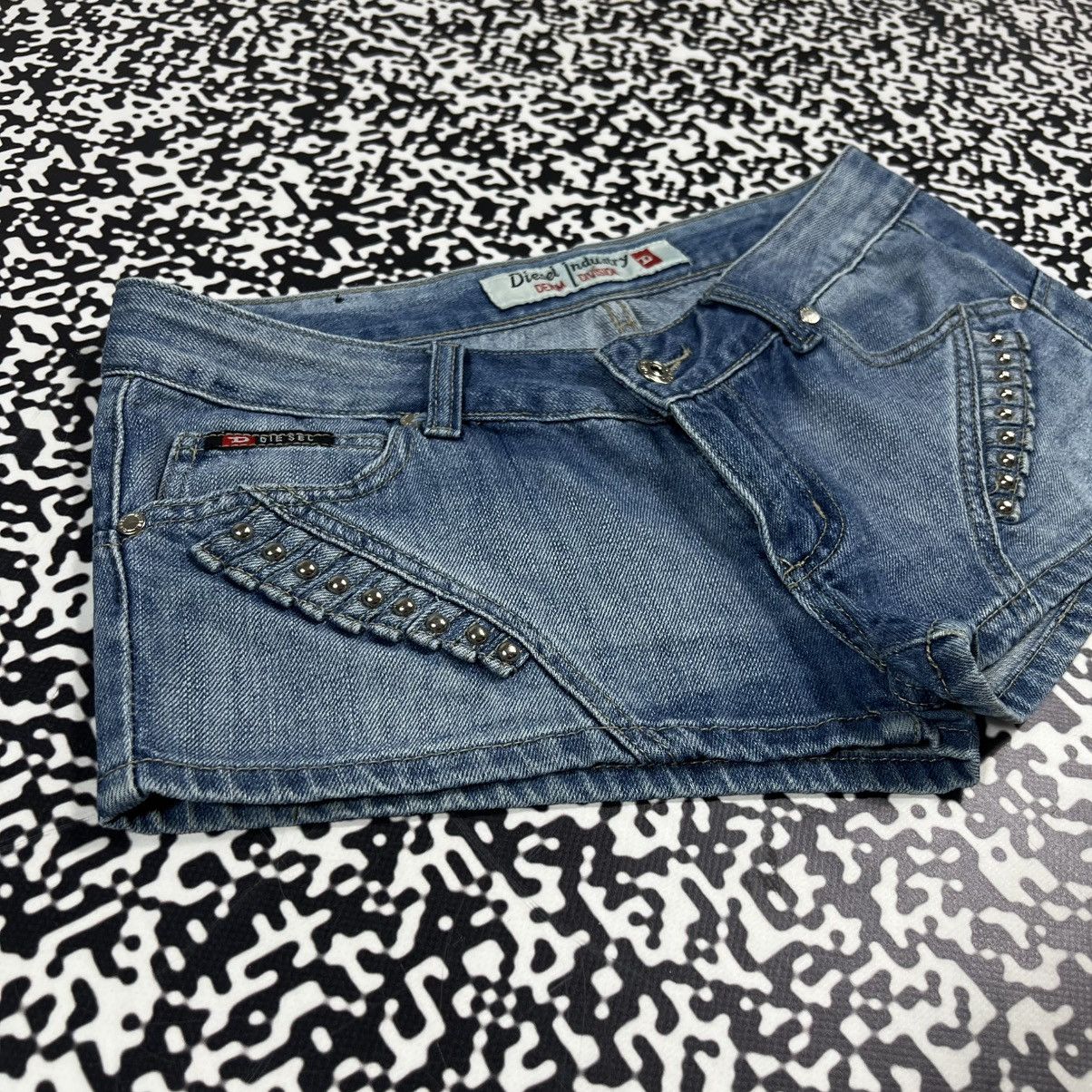 Diesel Vintage Y2K Diesel Japanese Style Retro Sexy Denim Shorts Size 30" / US 8 / IT 44 - 9 Thumbnail