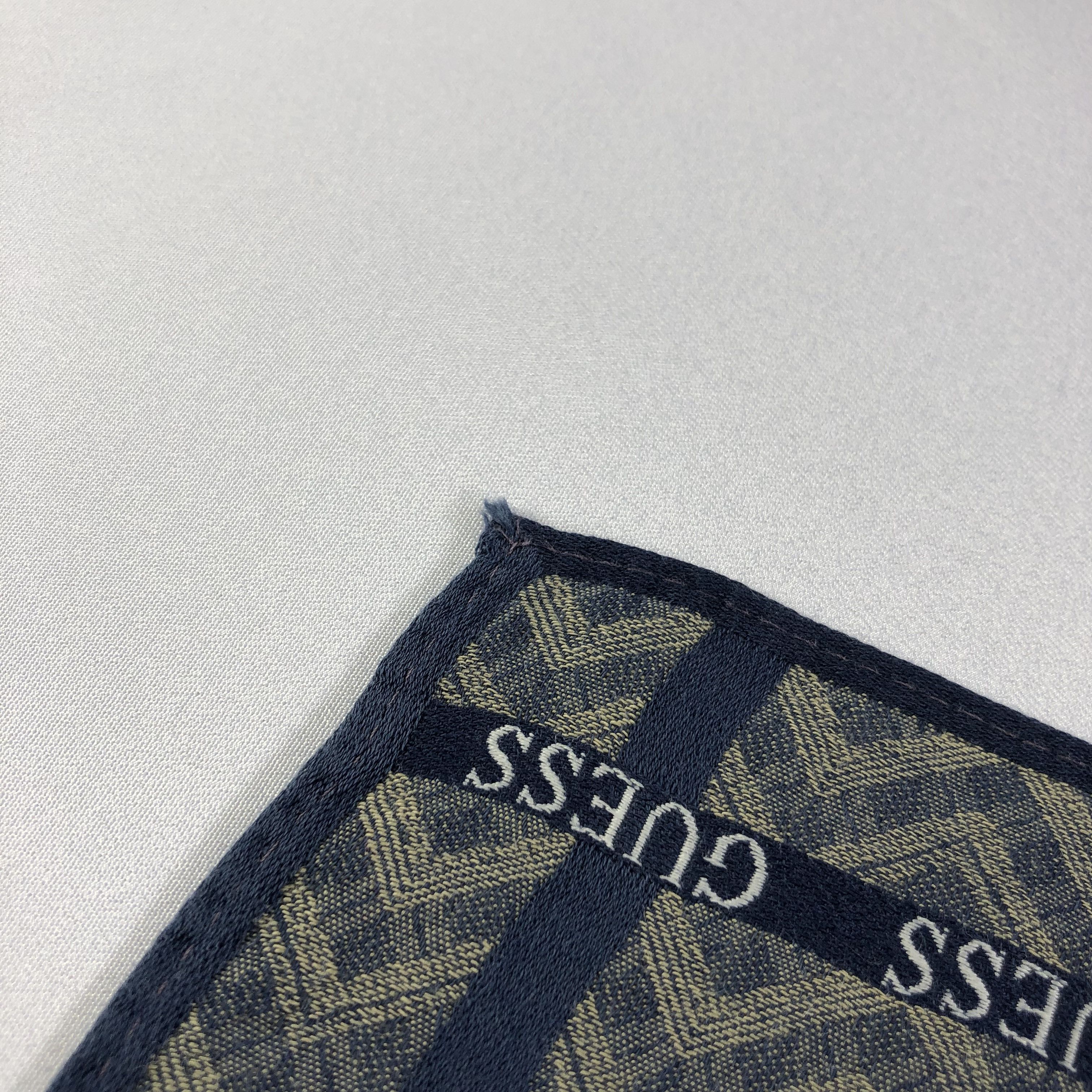 Guess × Vintage Guess Handkerchief Neckerchief Bandana H1974 Size ONE SIZE - 7 Thumbnail