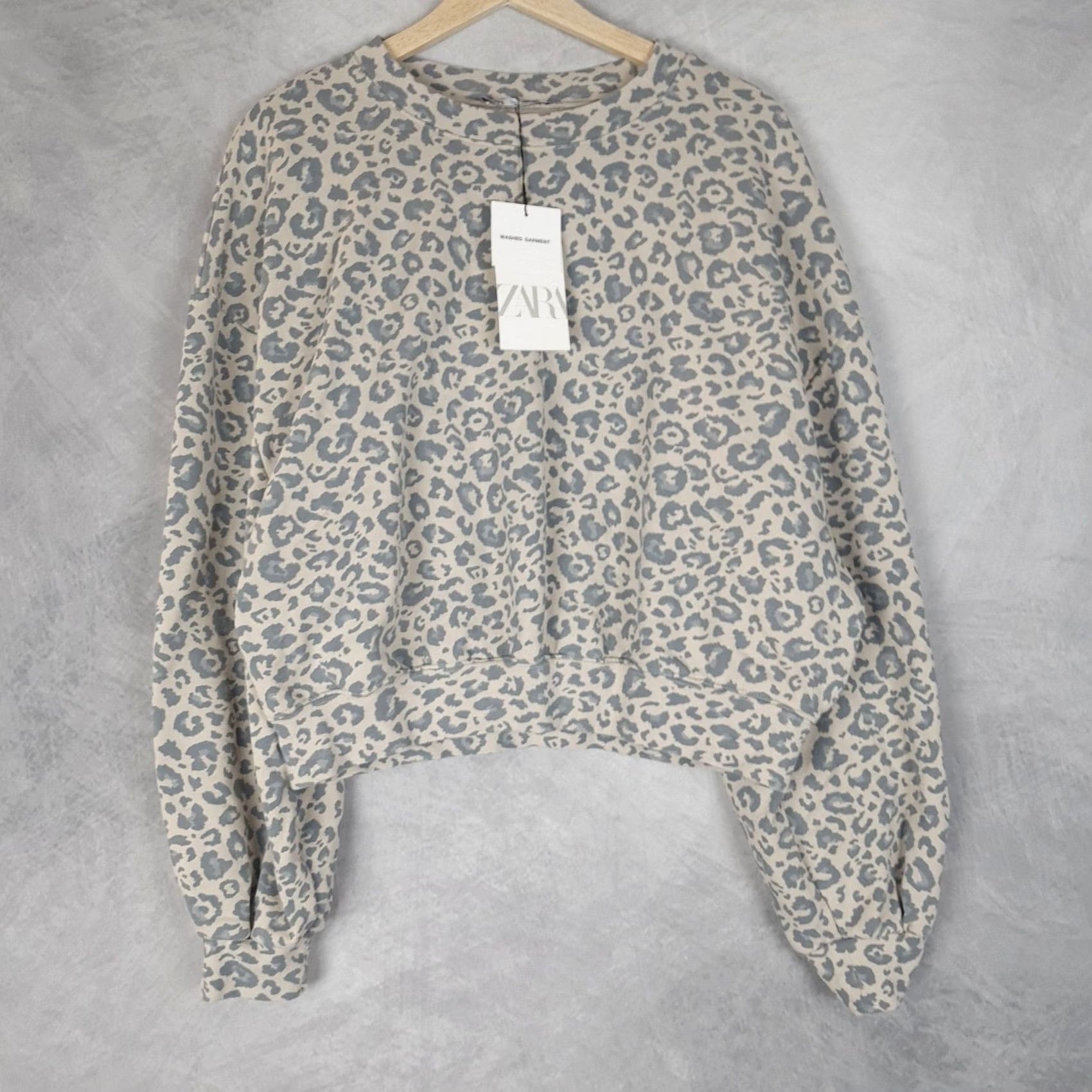 Zara Zara Sweatshirt Womens L Beige Leopard Print Pullover Knit Crew Neck Casual All Seasons Relaxed Fit Wool? No, Cotton, Polyester Size L / US 10 / IT 46 - 4 Thumbnail