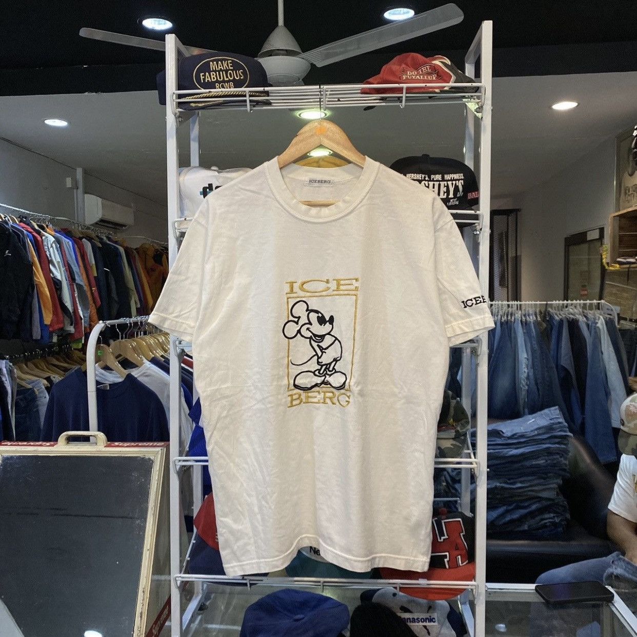 Iceberg Iceberg x Disney Mickey Mouse Vintage 90s Embroidered TShirt Size US L / EU 52-54 / 3 - 1 Thumbnail
