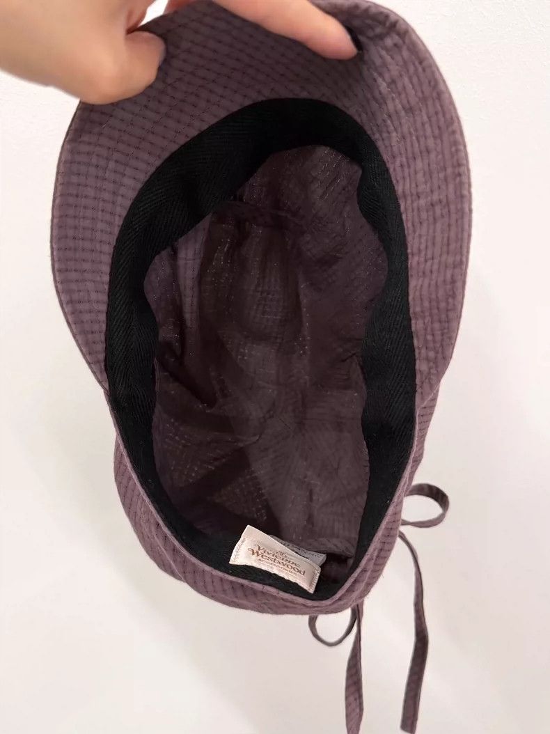 Vivienne Westwood Vivienne Westwood Pulling a newsboy's hat with a duck tong Size ONE SIZE - 6 Thumbnail