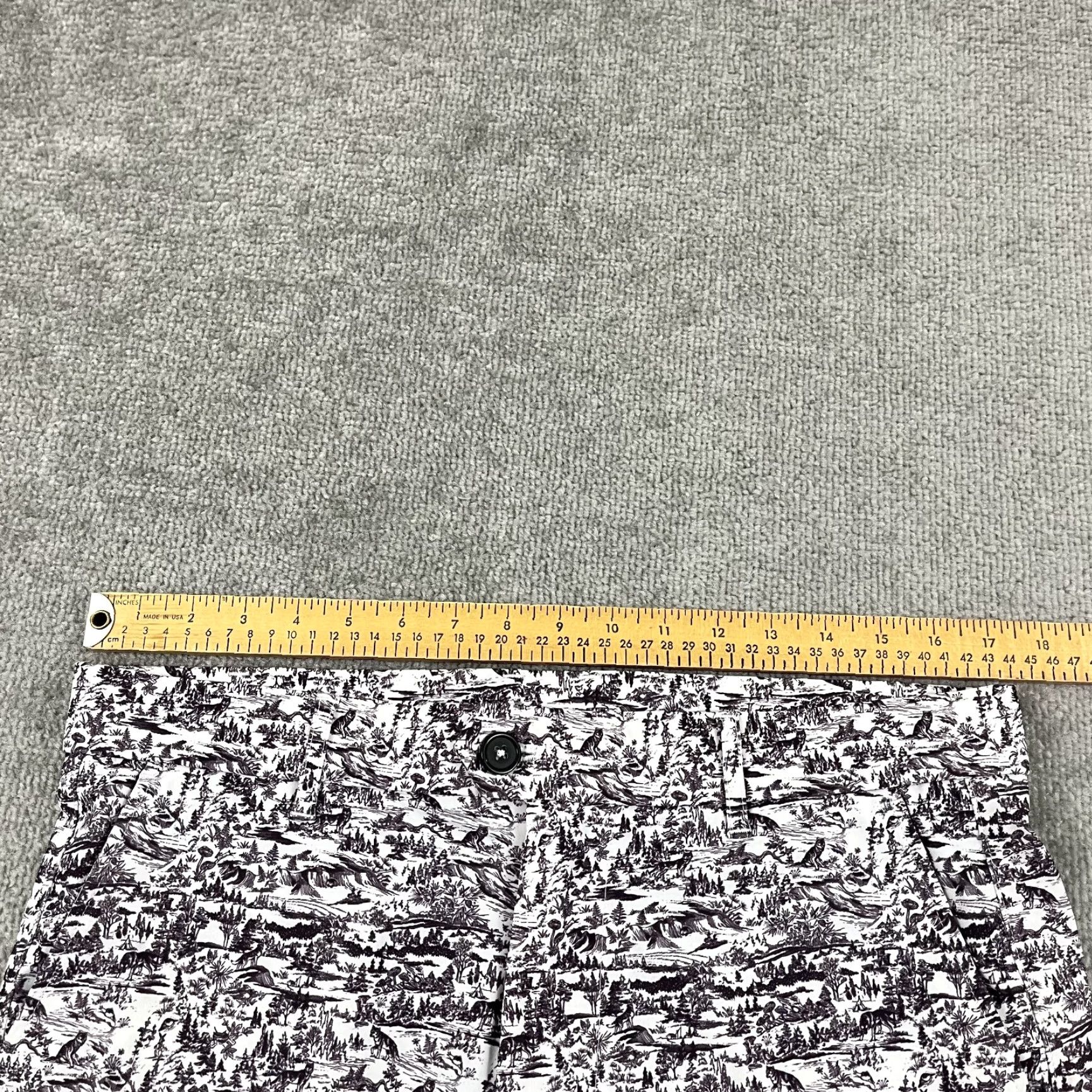 Vintage Greyson Shorts Mens 32 / 10" AOP Wolf Print Gray Golf Performance Chino Size US 32 / EU 48 - 4 Thumbnail