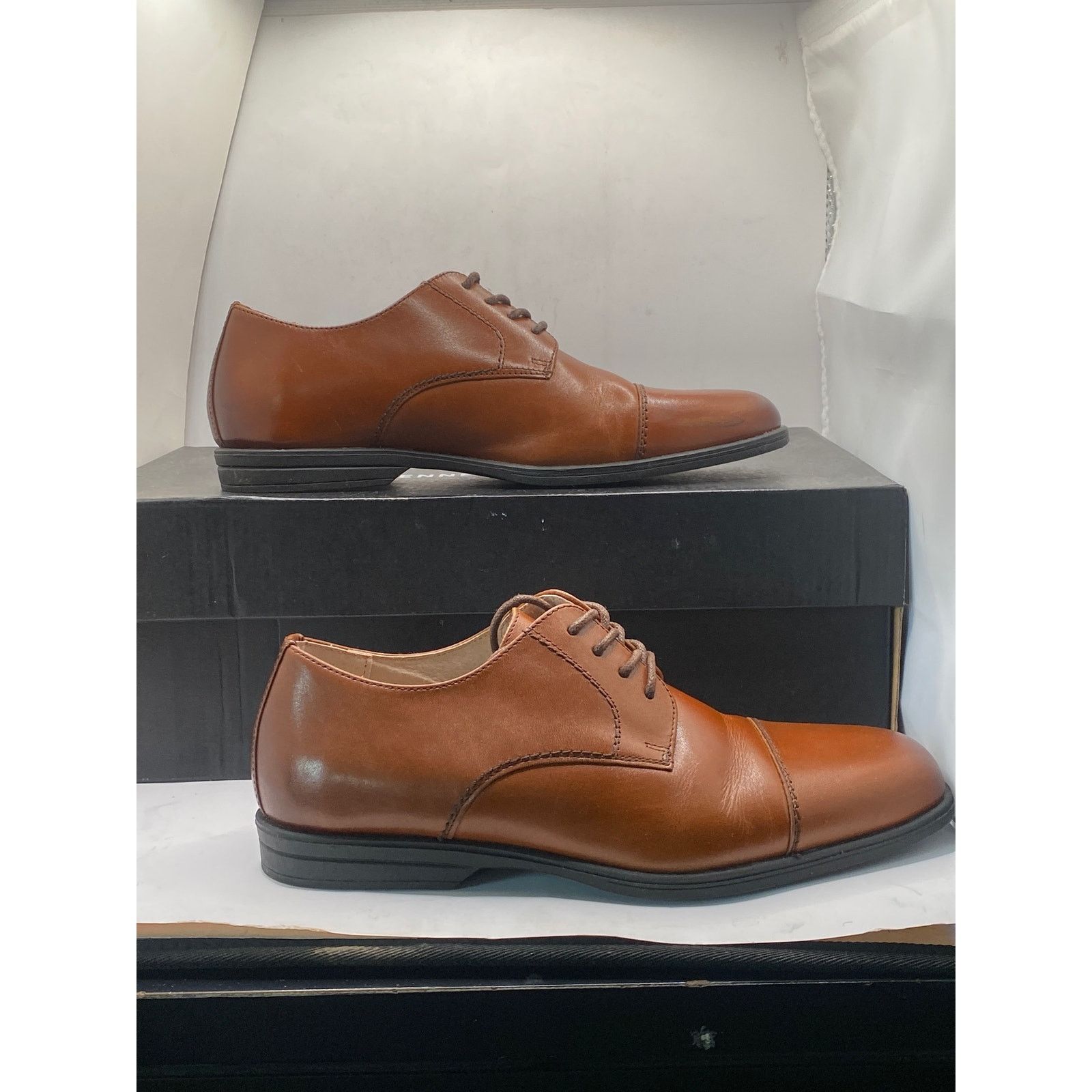 Florsheim Florsheim Reveal Cap Toe Oxford 16599-221 Cognac Boys 5M Size US 5 / EU 37 - 1 Thumbnail