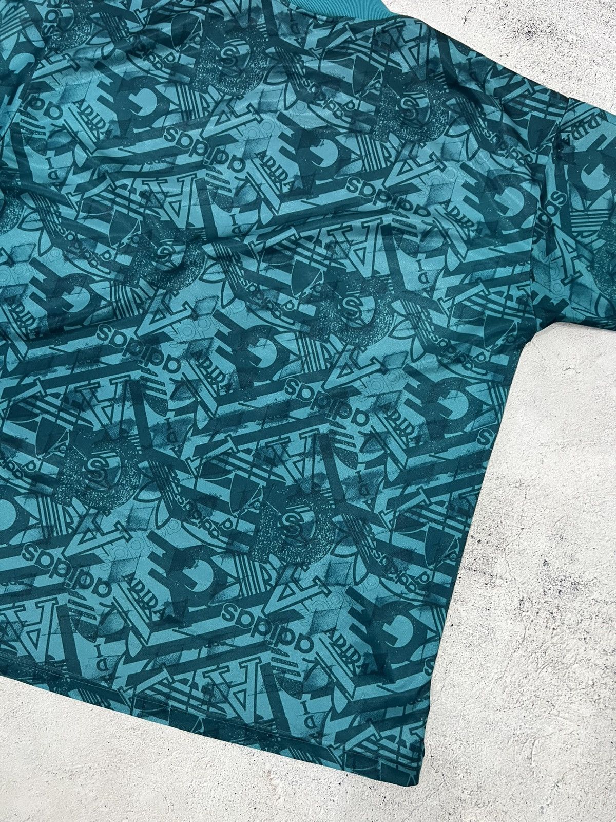 Adidas × Vintage 🩸RARE🩸Adidas Y2K Vintage Big Logo T shirt Size US L / EU 52-54 / 3 - 9 Thumbnail