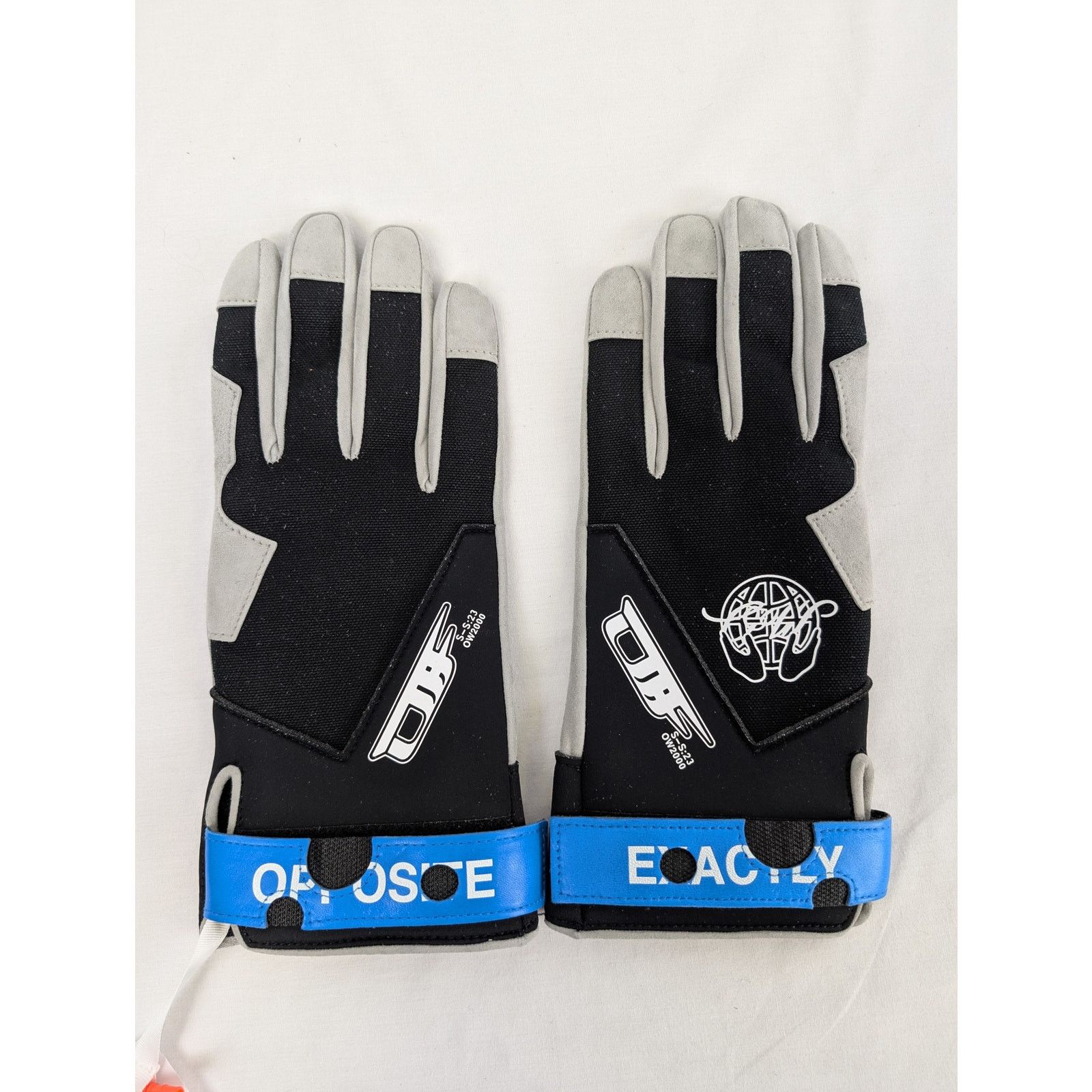 Off-White o1rshd1 Size: OS / Exact Opp Gloves in Black/White Size ONE SIZE - 1 Thumbnail