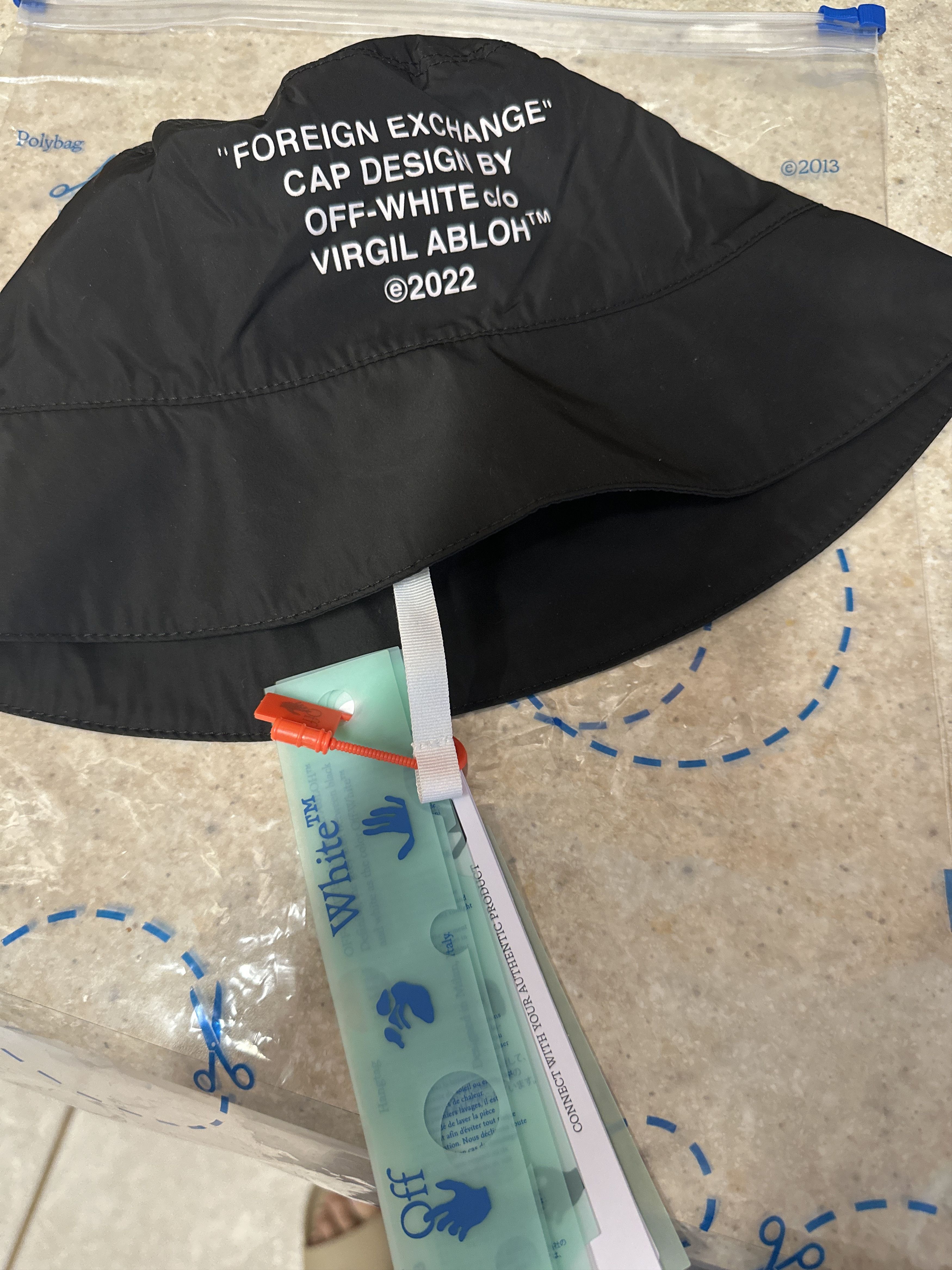 Off-White Foreign Exchange Bucket Hat Black White Size ONE SIZE - 2 Thumbnail