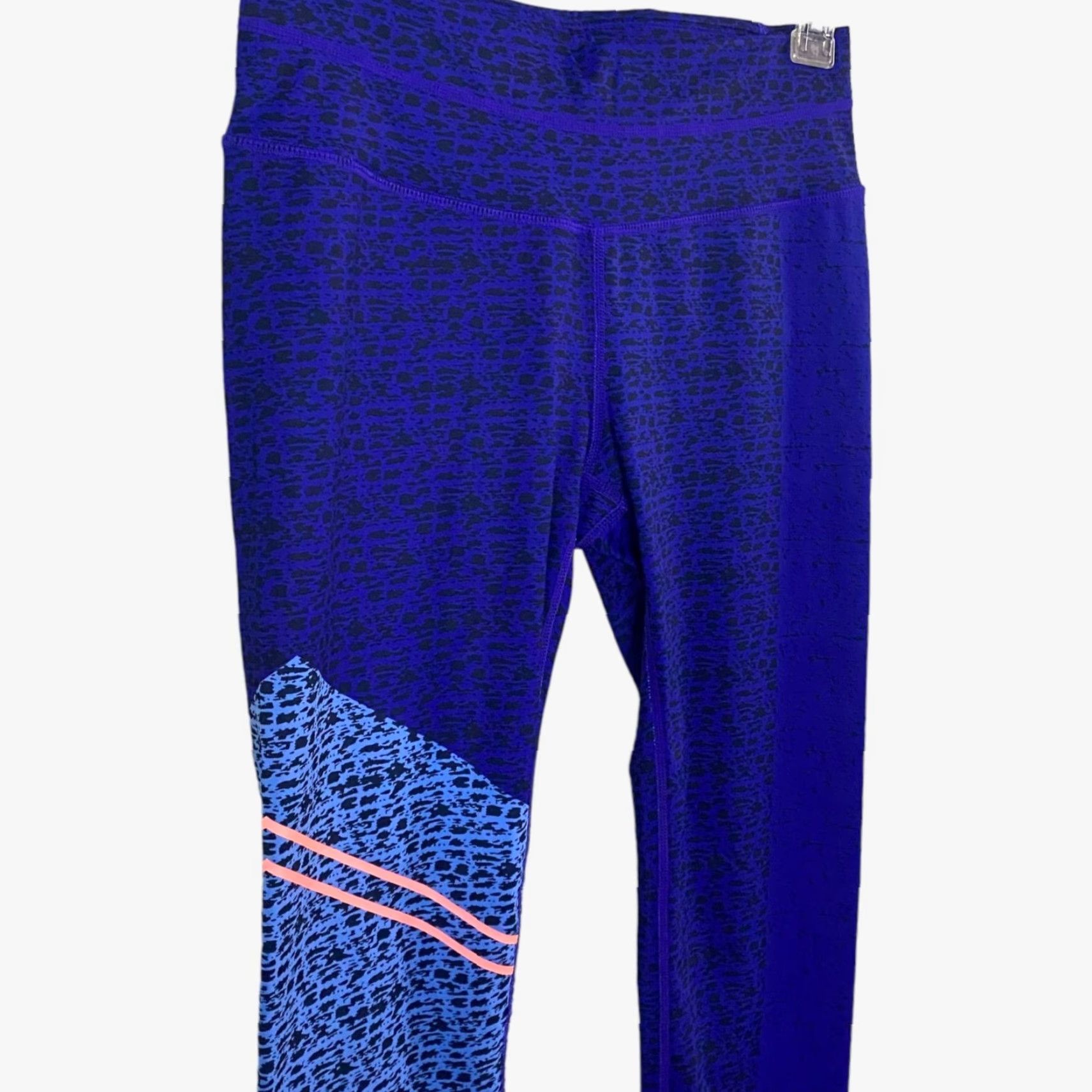 Athleta Athleta ASYM Camo Sonar 7/8 Leggings Small Blue Athletic Stretch Yoga Leggings Women's S Blue Athleisure Sports High-Quality Stretch Size 28" / US 6 / IT 42 - 4 Thumbnail