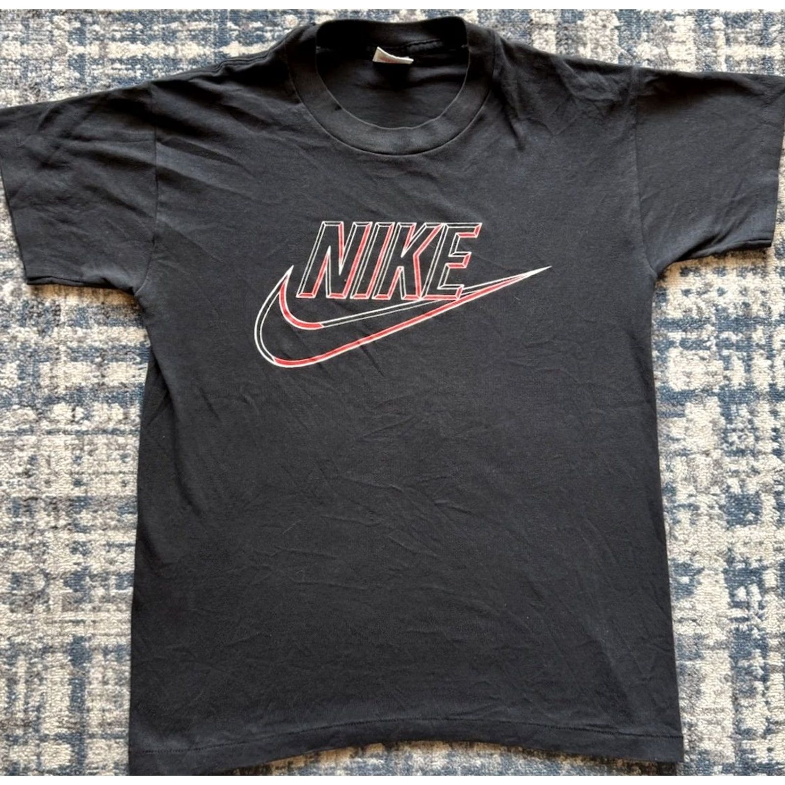 Nike VINTAGE Nike Big Logo T Shirt Chicago Bulls Size M Black Red Sports NBA 80s T-Shirt Mens Signs Logo 80s Theme Size US M / EU 48-50 / 2 - 2 Thumbnail