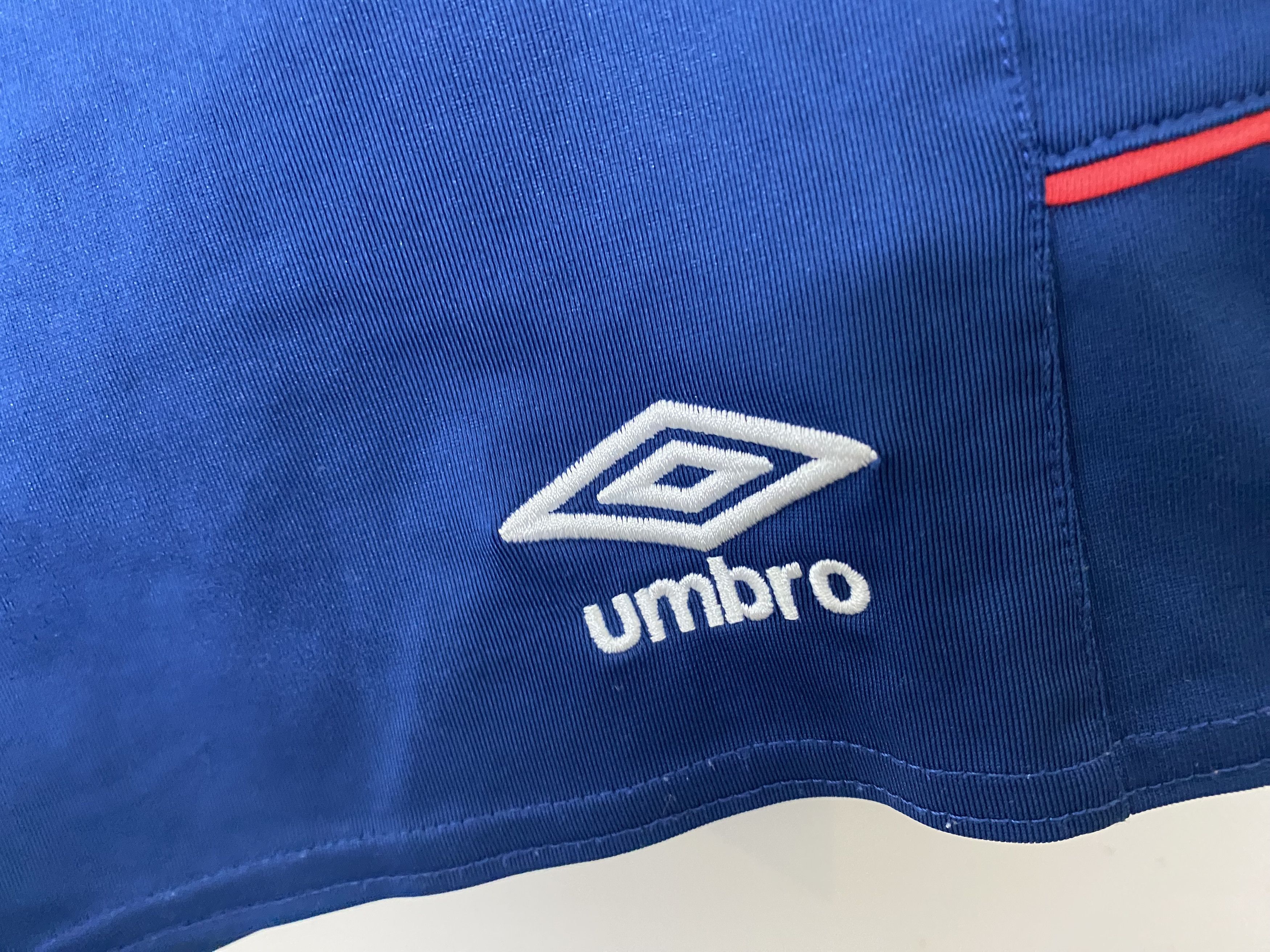 Umbro HUDDERSFIELD TOWN 2017 HOME FOOTBALL SHORTS SOCCER UMBRO Size US 32 / EU 48 - 3 Thumbnail
