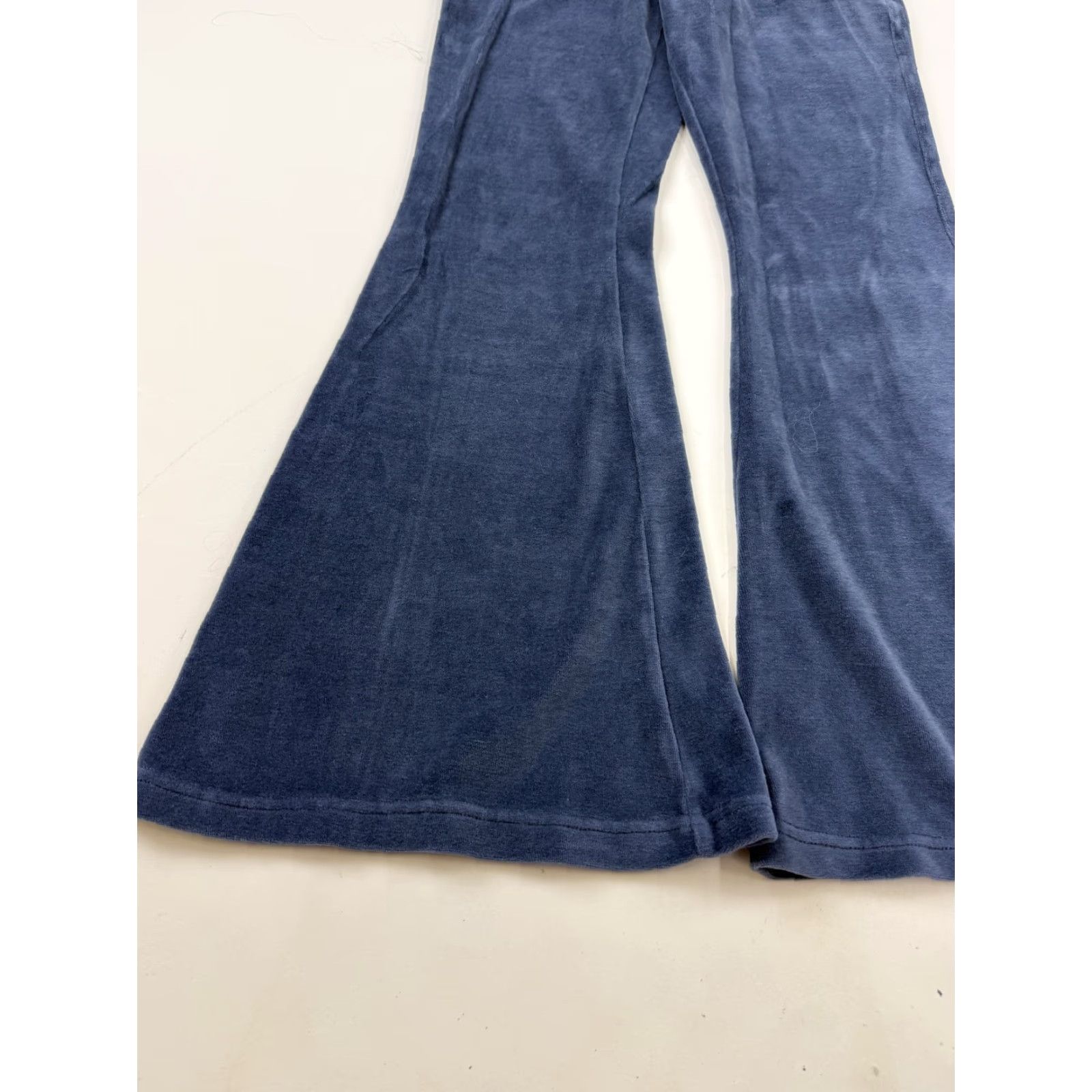 Vintage Aerie Womens Small Blue Velour Flare Leg Sweatpants Drawstring Pockets Relaxed Casual Size 28" / US 6 / IT 42 - 2 Thumbnail