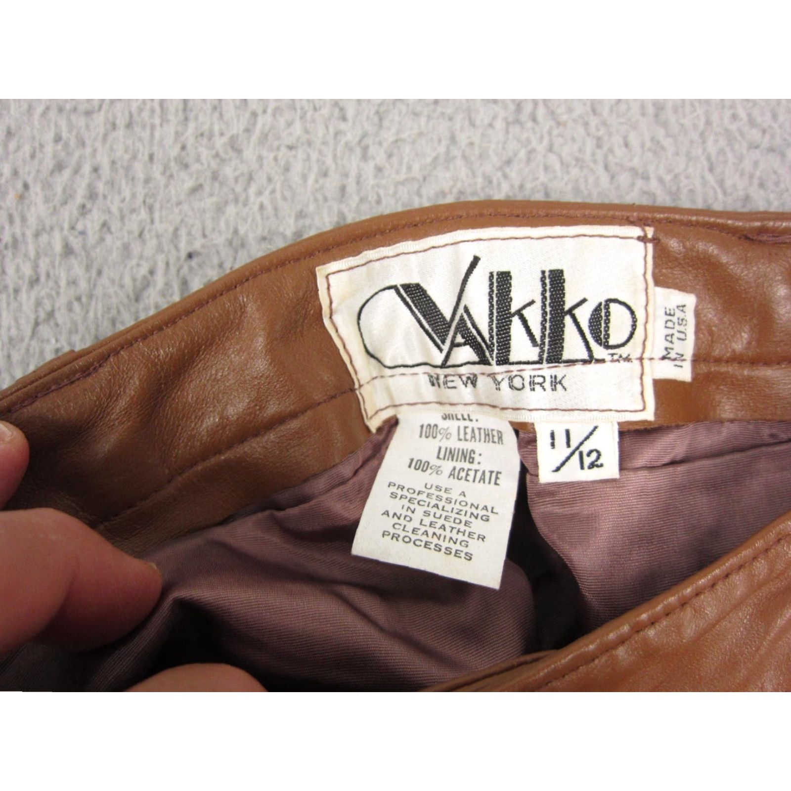 Vintage VINTAGE Vakko Leather Pants Womens 11/12 Brown Made in USA Disco 70s 80s Ladies Pants Leather Brown Vintage Vakko 11/12 Womens Boys Girls Mens Size 32" / US 10 / IT 46 - 4 Thumbnail
