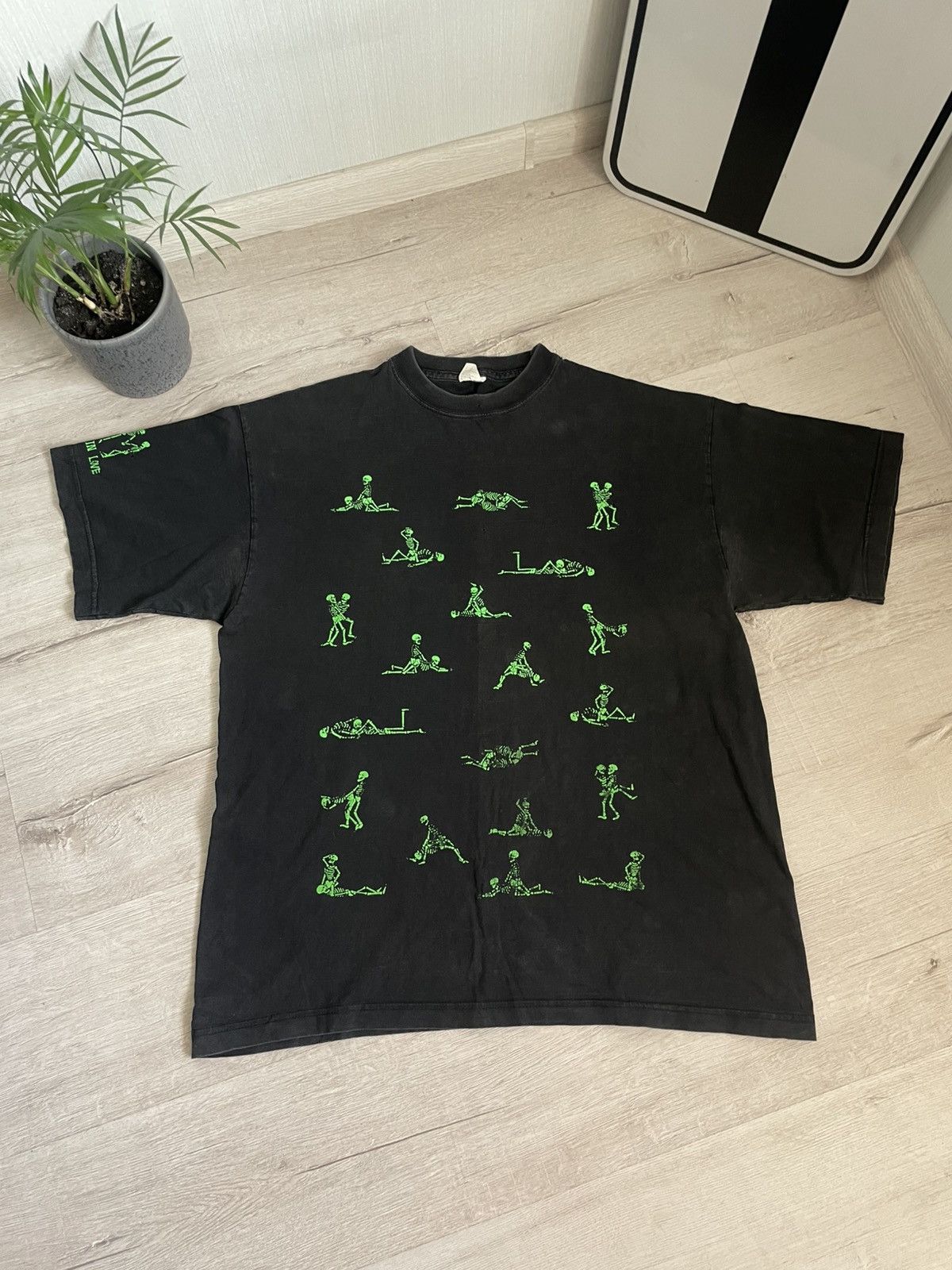 Vintage Vintage Faded Bone In Love Tee Skeleton Distressed Y2k Size US XL / EU 56 / 4 - 3 Thumbnail