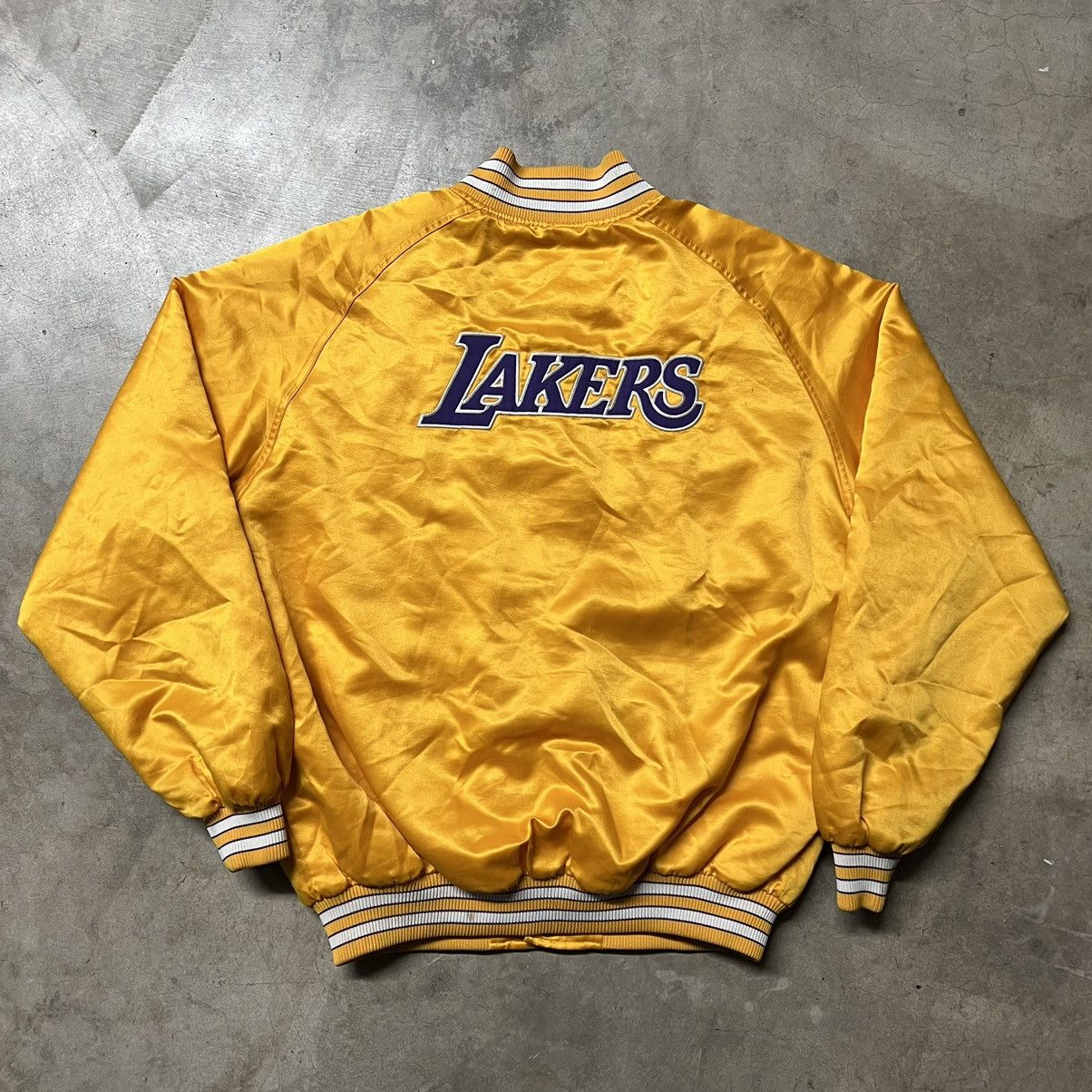 NBA × Vintage Vintage 2000’s NBA Los Angeles Lakers Team Nike Satin Jacket Size US L / EU 52-54 / 3 - 6 Thumbnail
