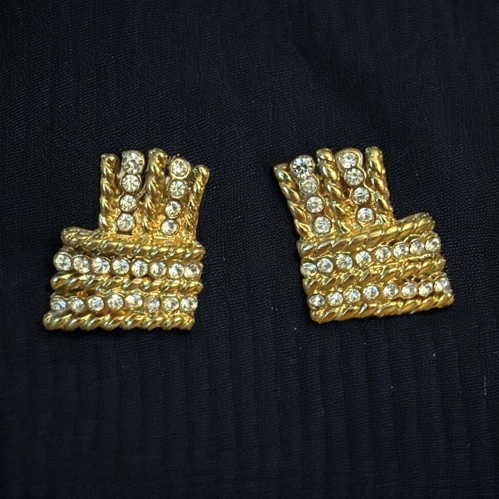 Monet Vintage Monet gold tone rhinestone ribbon clip on earrings Size ONE SIZE - 1 Thumbnail