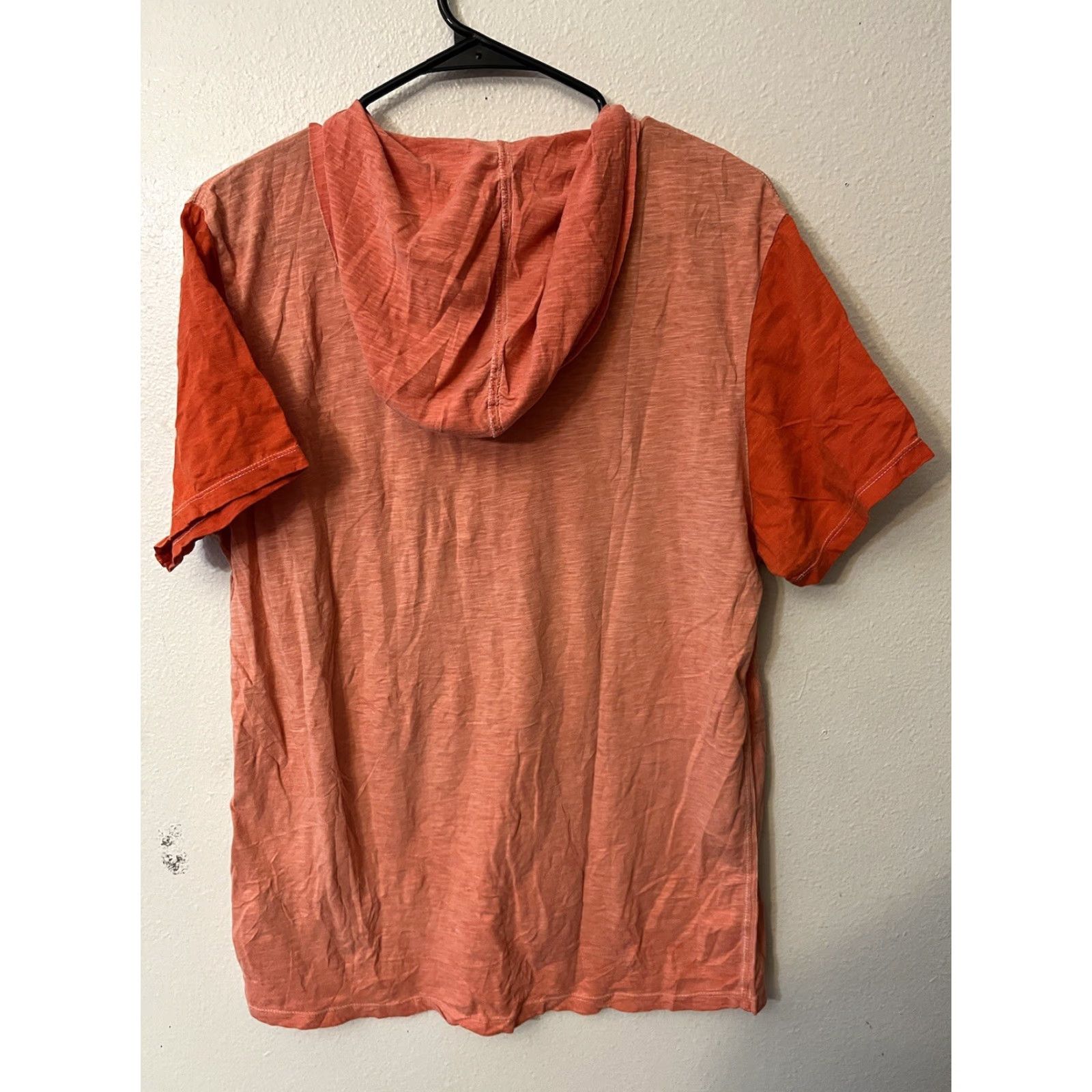 Guess VINTAGE GuESS Becklin Hood Henly Shirt L Men Hooded Orange Salmon Peach Shirt Mens L Hooded 90s/90s? Size US L / EU 52-54 / 3 - 2 Thumbnail