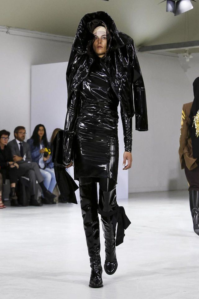 A.F. Vandevorst SAMPLE FW17 VULTURES RUNWAY PLASTIC COAT Size S / US 4 / IT 40 - 1 Thumbnail