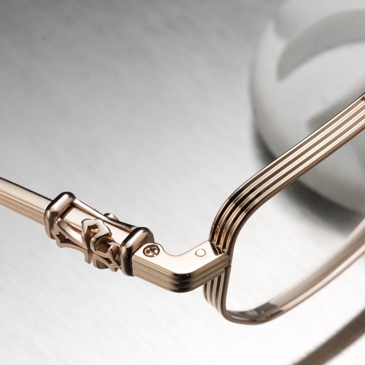 【CHROME HEARTS】GUSHER メガネ MATTE Chrome Hearts Gusher - Antique Gold Glasses | italist