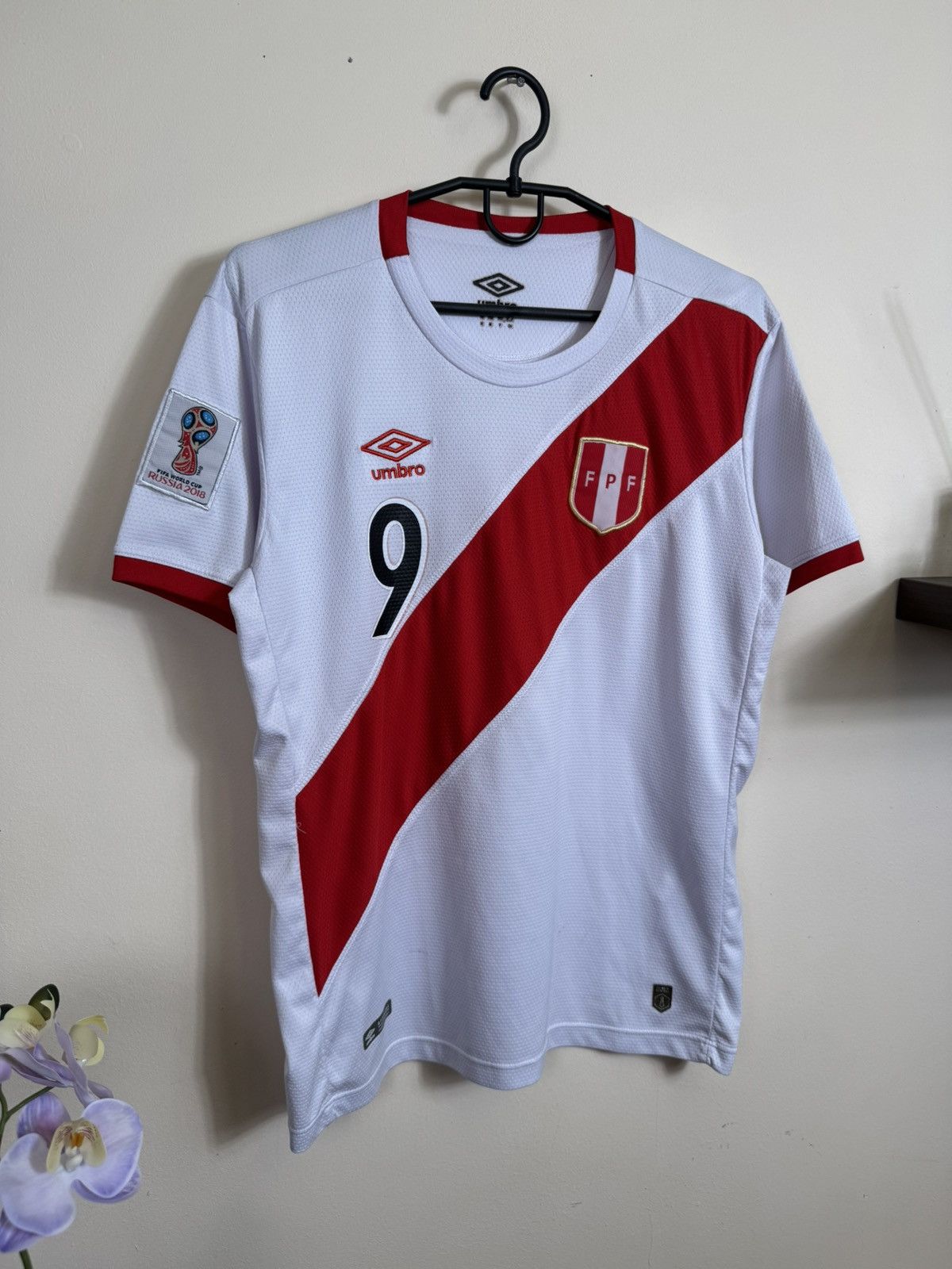 Umbro Umbro Peru FPF Jersey 2018 Guerrero #9 Football Shirt Home Size US M / EU 48-50 / 2 - 8 Thumbnail