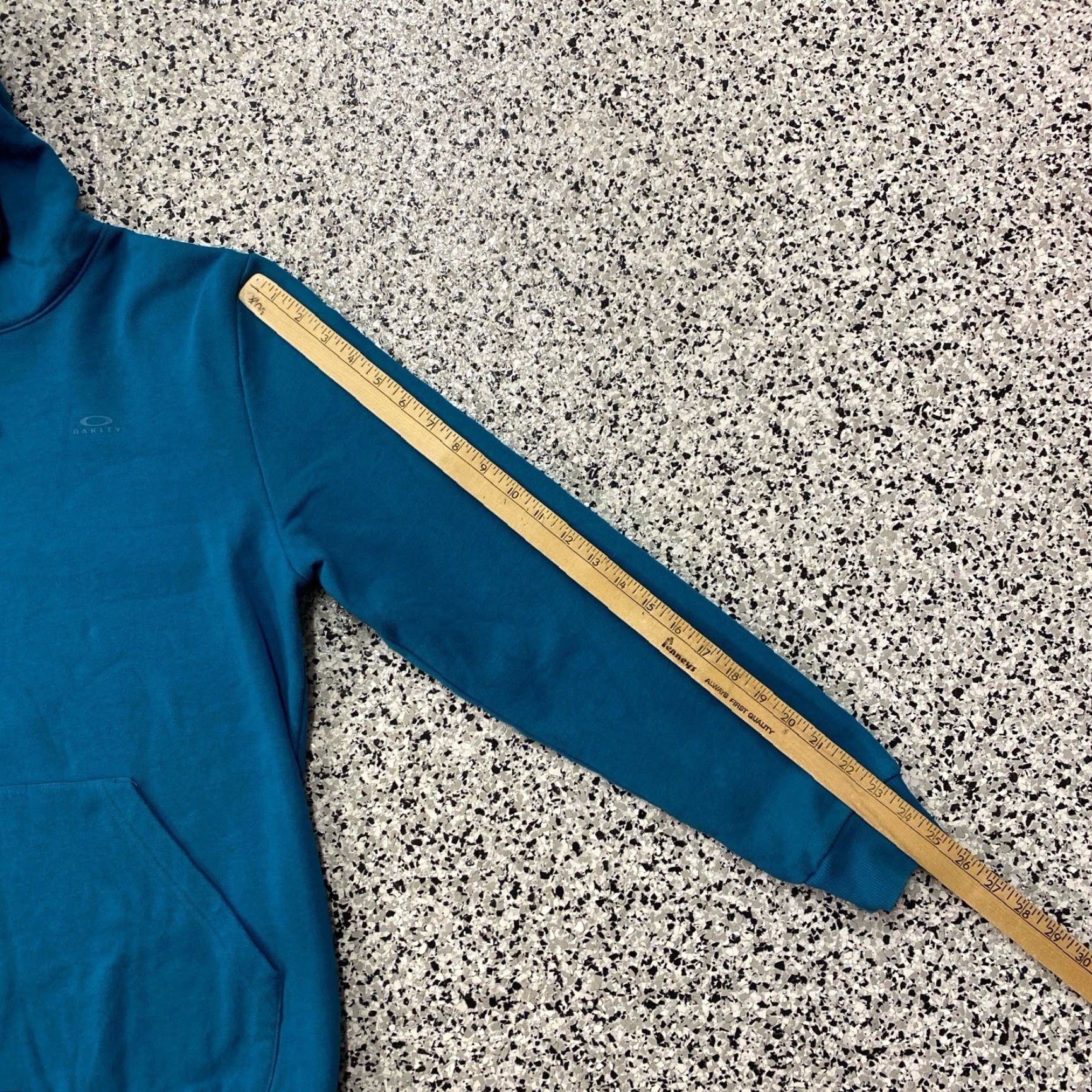 Oakley Oakley Hoodie Sweatshirt Pullover Jacket Blue M Medium Men’s Regular Hooded Sweatshirt for Gym & Training, Outdoor, Fleece Cotton, Solid, Blue Size US M / EU 48-50 / 2 - 3 Thumbnail