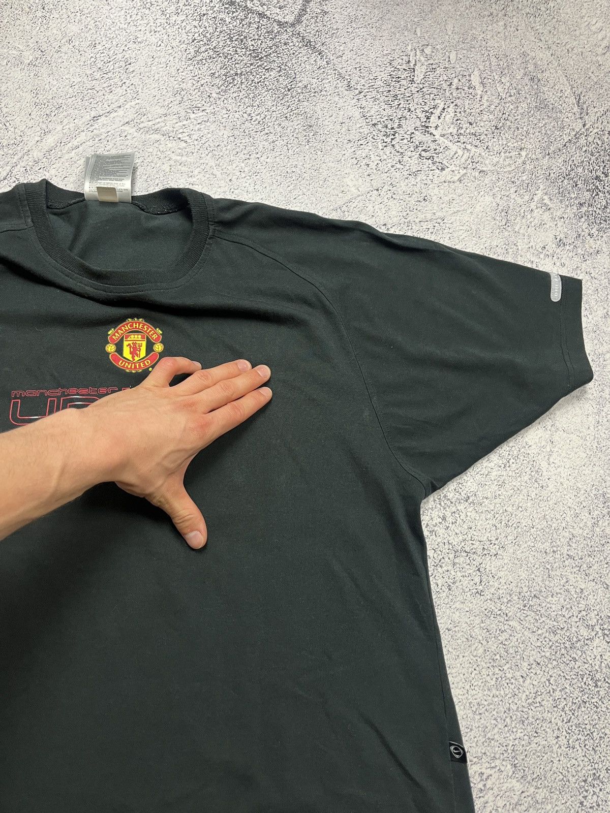 Nike Vintage Y2K Nike Manchester United Center Swoosh Tshirt Size US M / EU 48-50 / 2 - 7 Thumbnail